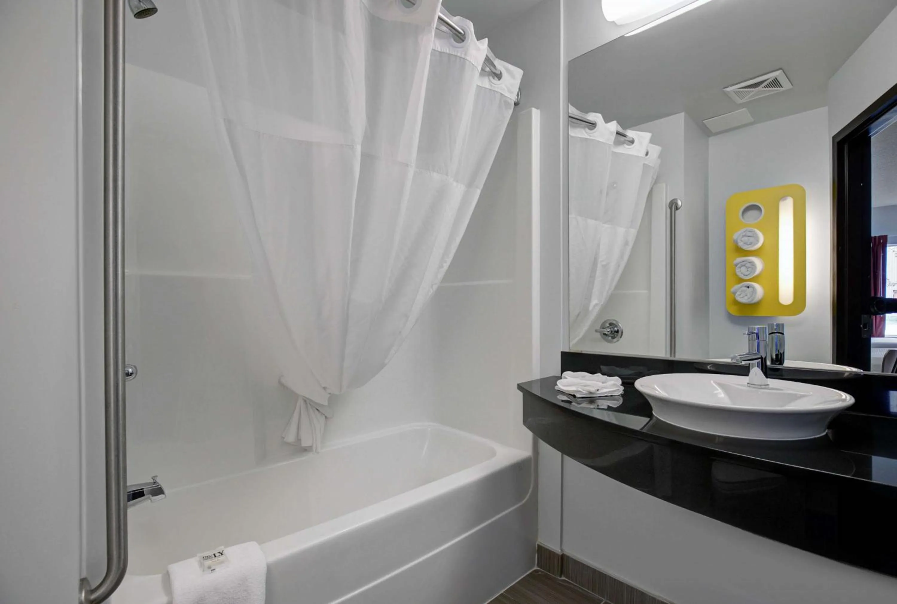 Bathroom in Motel 6 Airdrie