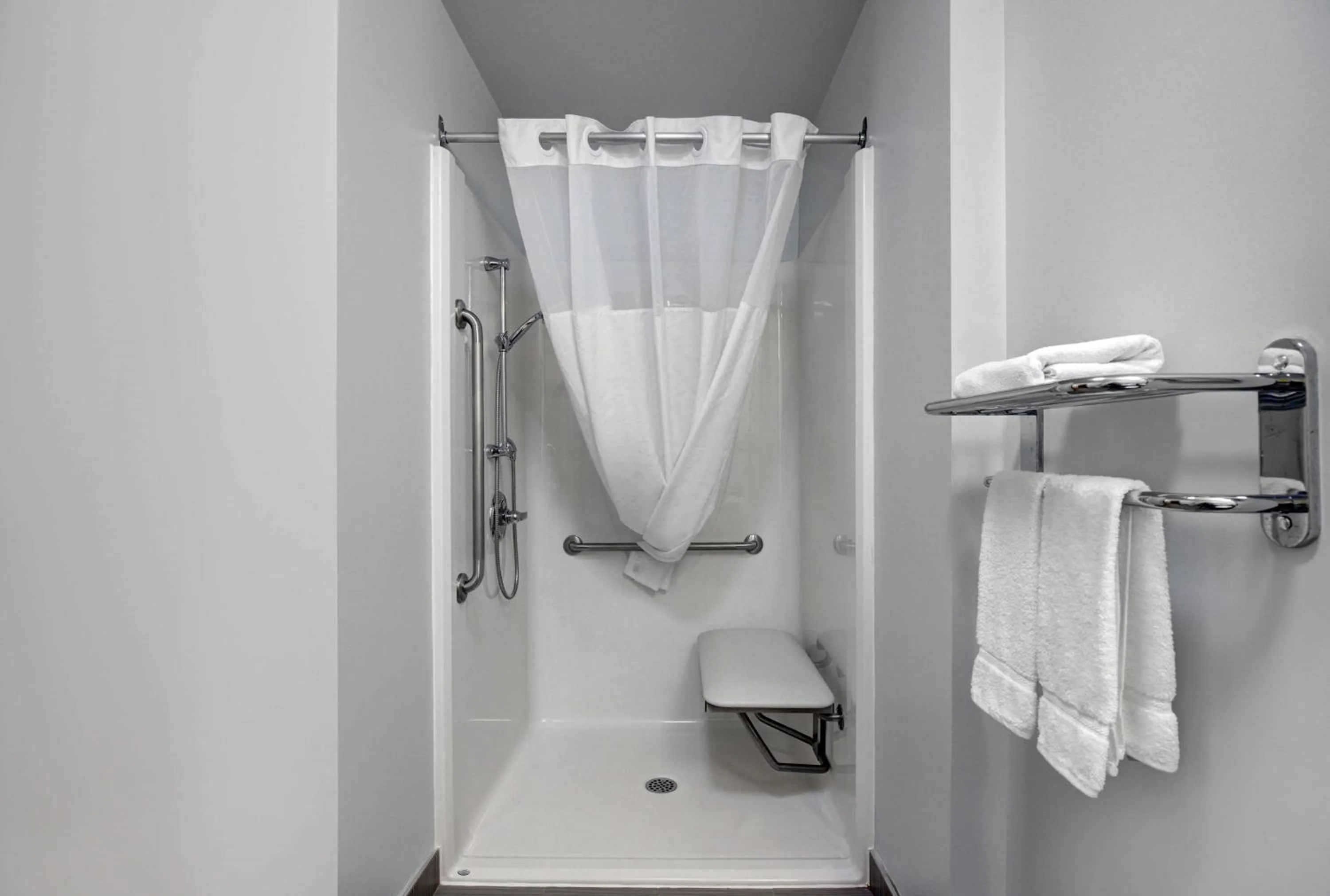 Bathroom in Motel 6 Airdrie