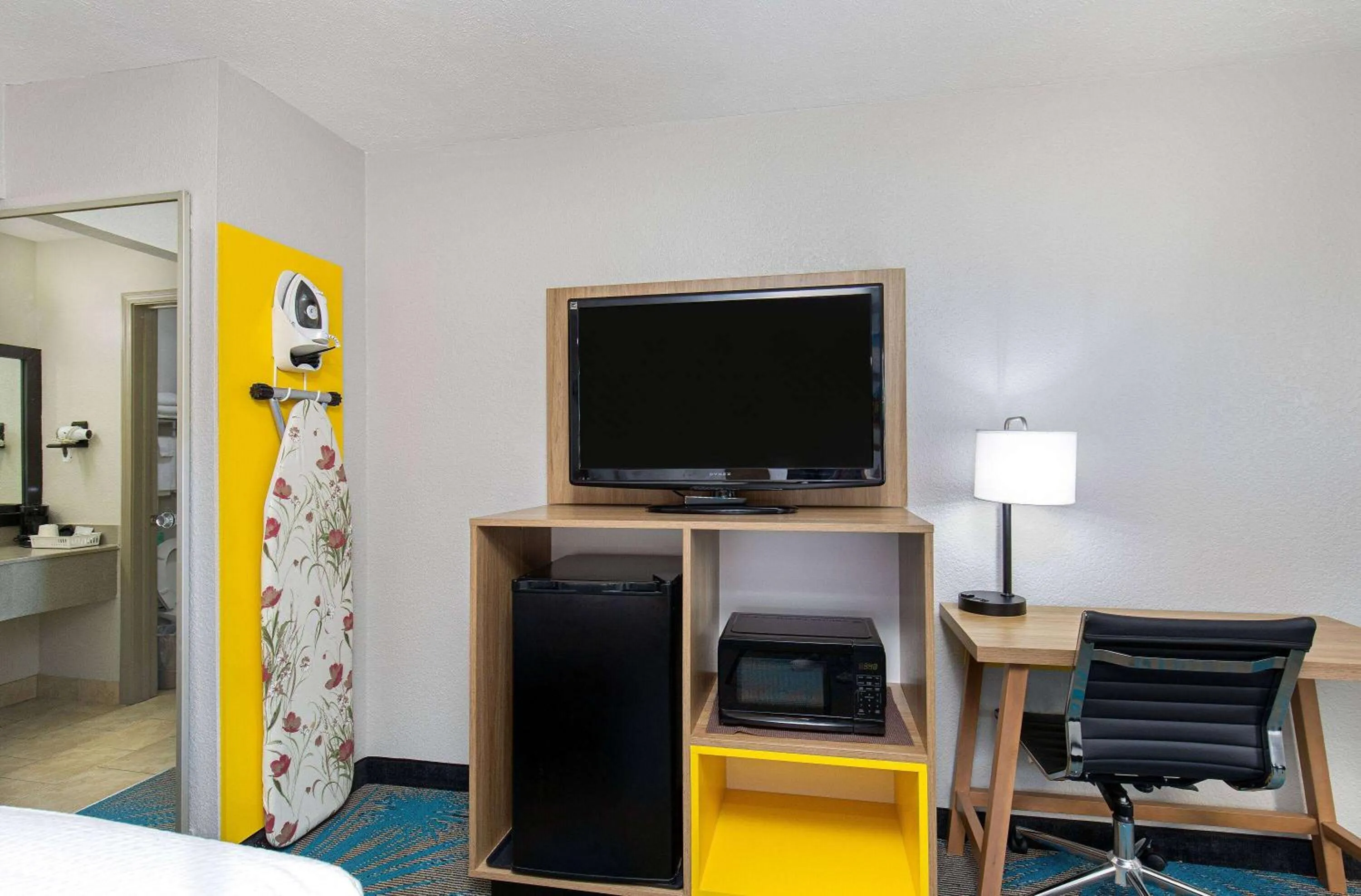 Photo of the whole room in Days Inn by Wyndham Savannah