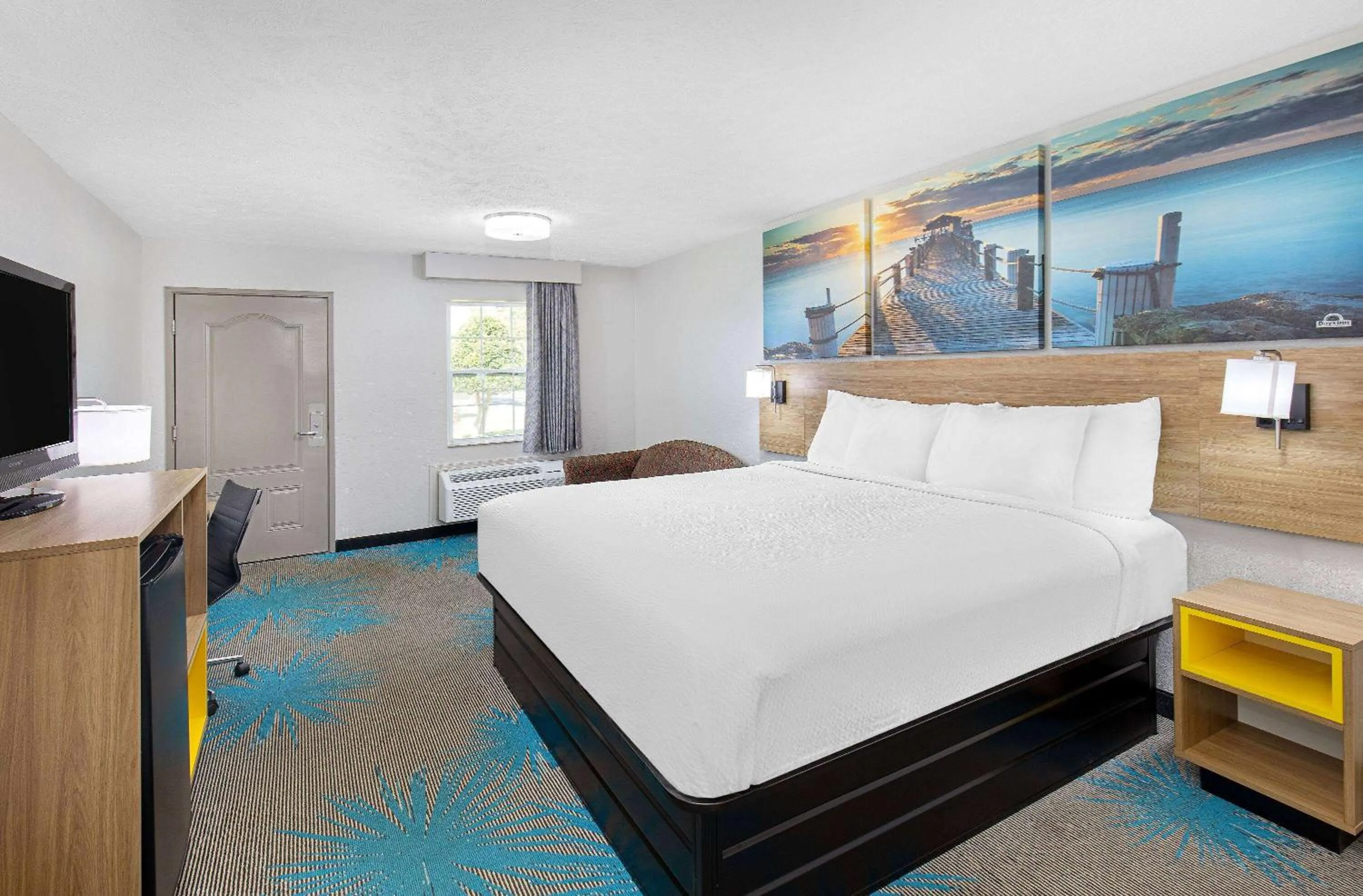 Bed in Days Inn by Wyndham Savannah