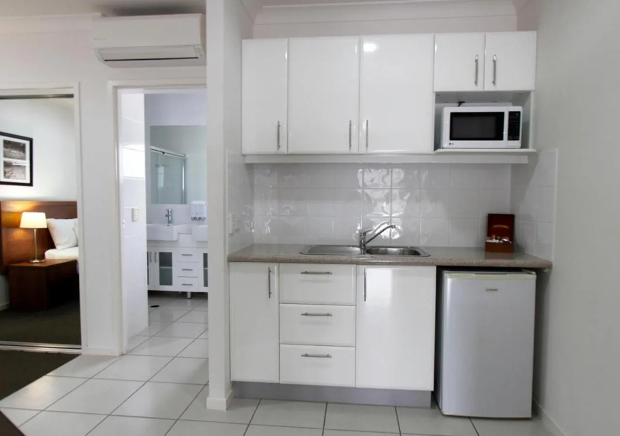 Kitchen or kitchenette in Chinchilla Downtown Motor Inn