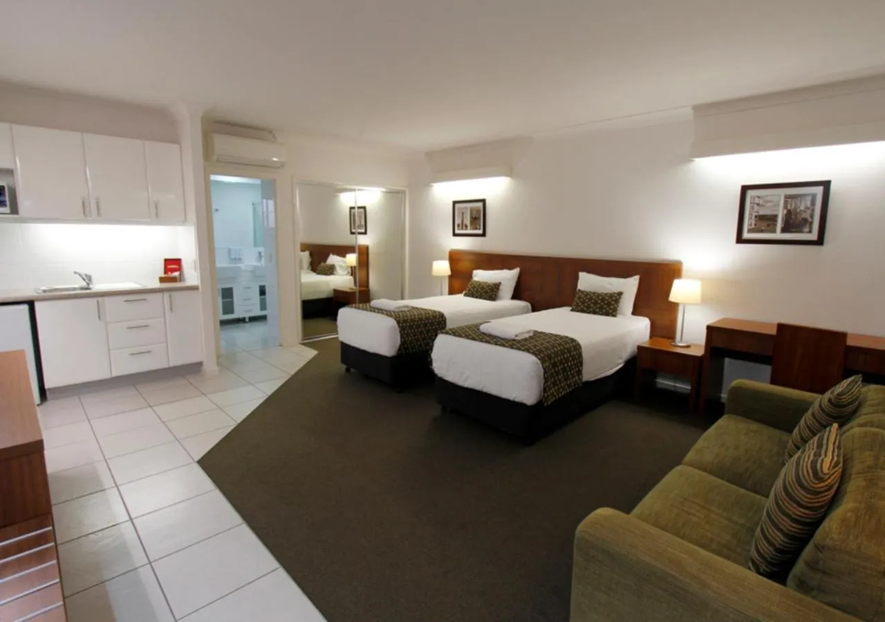 Photo of the whole room, Bed in Chinchilla Downtown Motor Inn