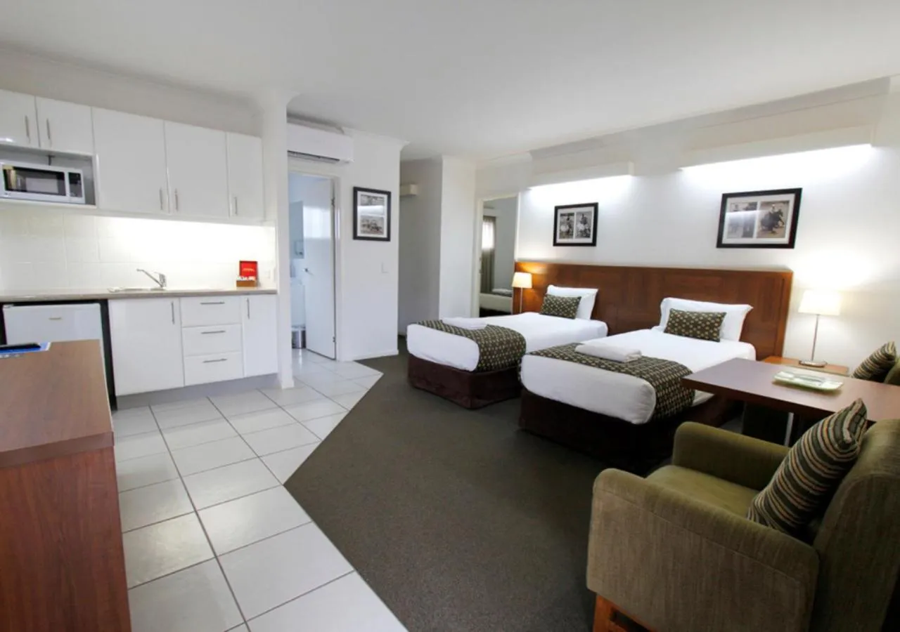 Bed in Chinchilla Downtown Motor Inn