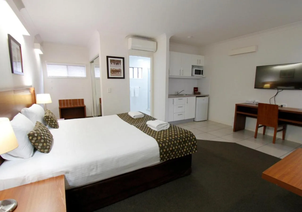 Photo of the whole room, Bed in Chinchilla Downtown Motor Inn