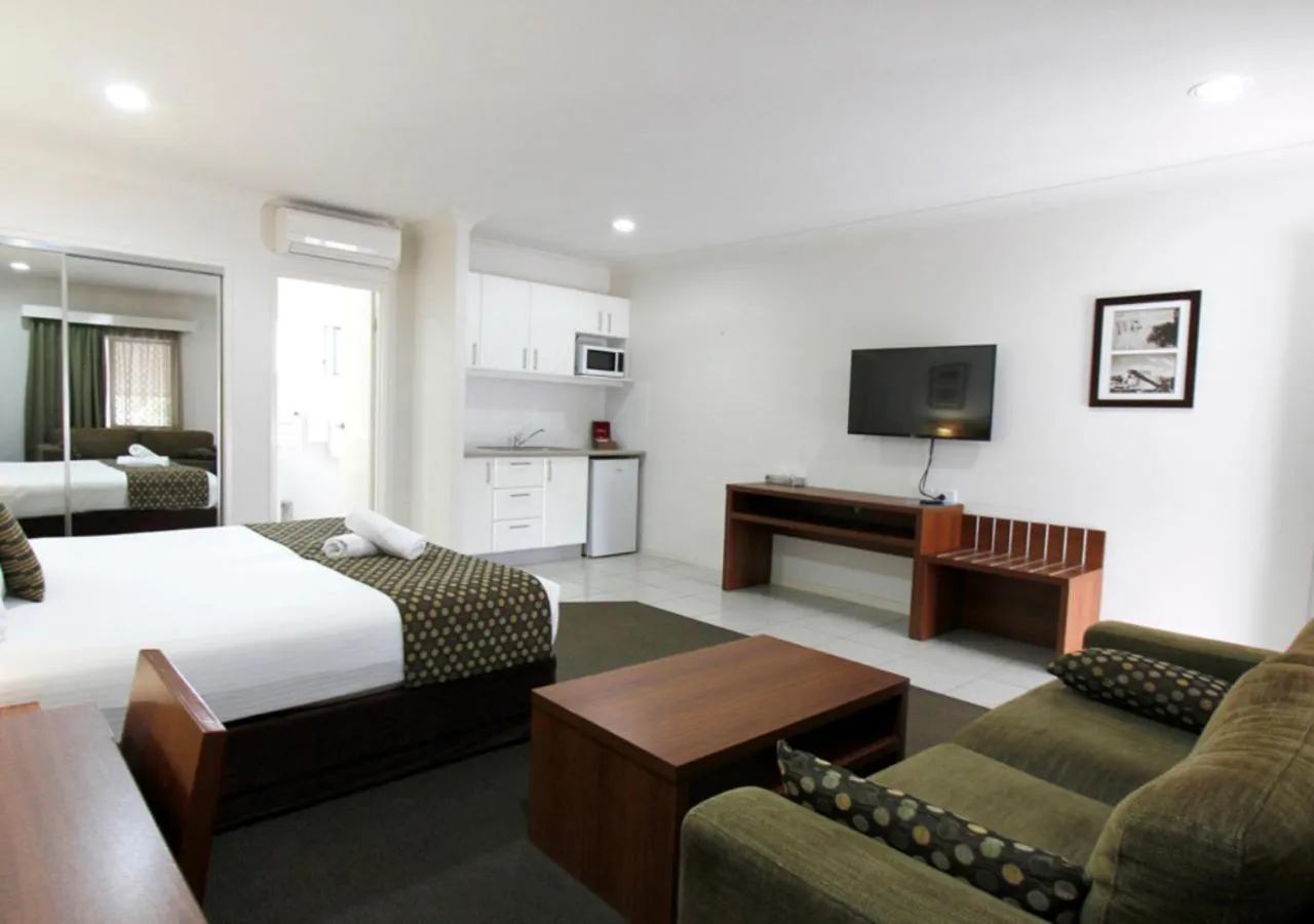 Photo of the whole room, Bed in Chinchilla Downtown Motor Inn