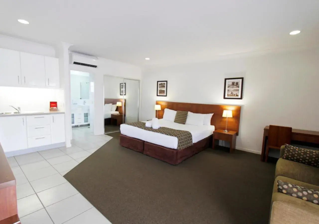 Executive King Suite in Chinchilla Downtown Motor Inn Executive King Suite in Chinchilla Downtown Motor Inn