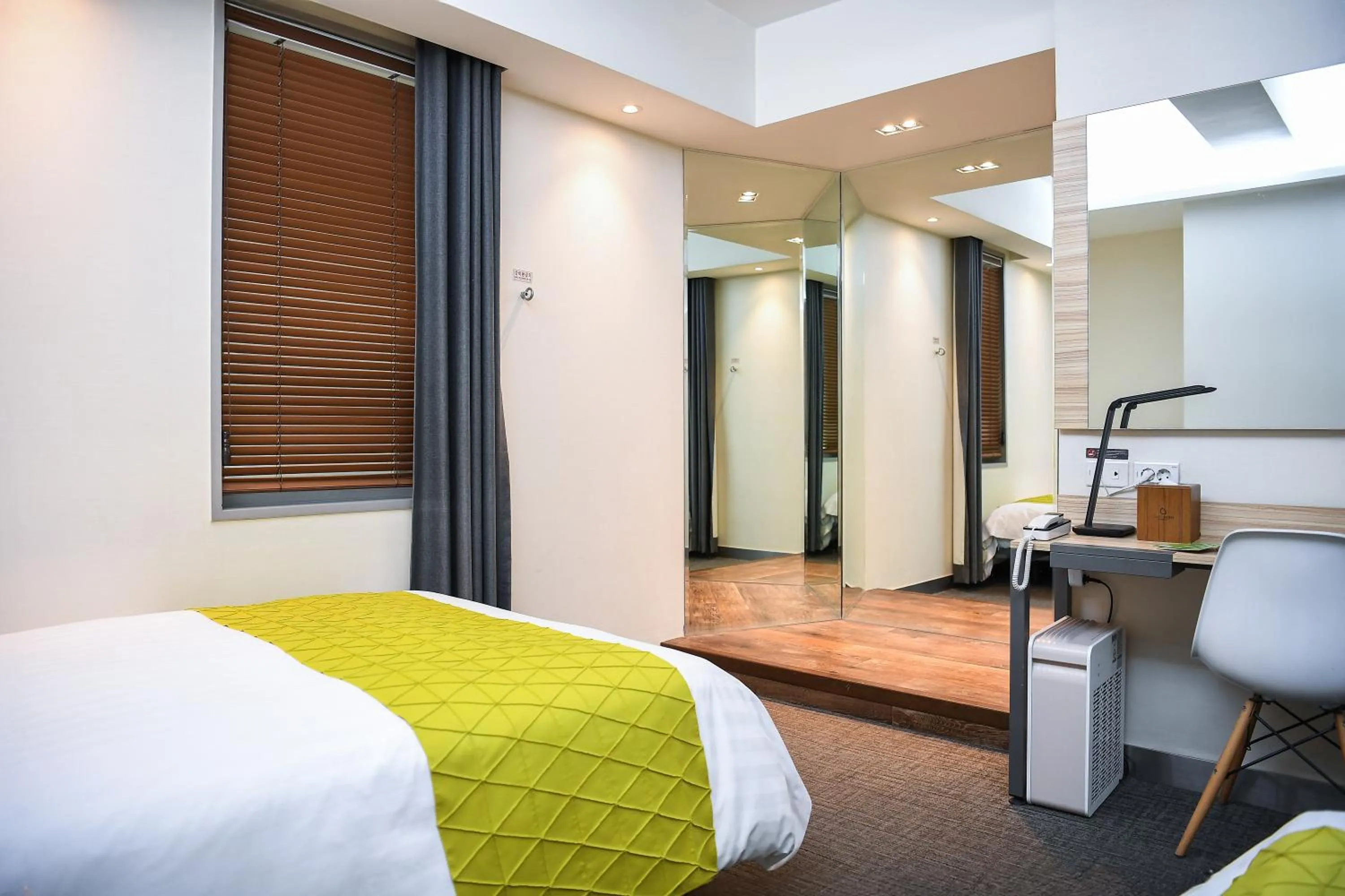 Photo of the whole room, Bed in Metro Hotel Myeongdong