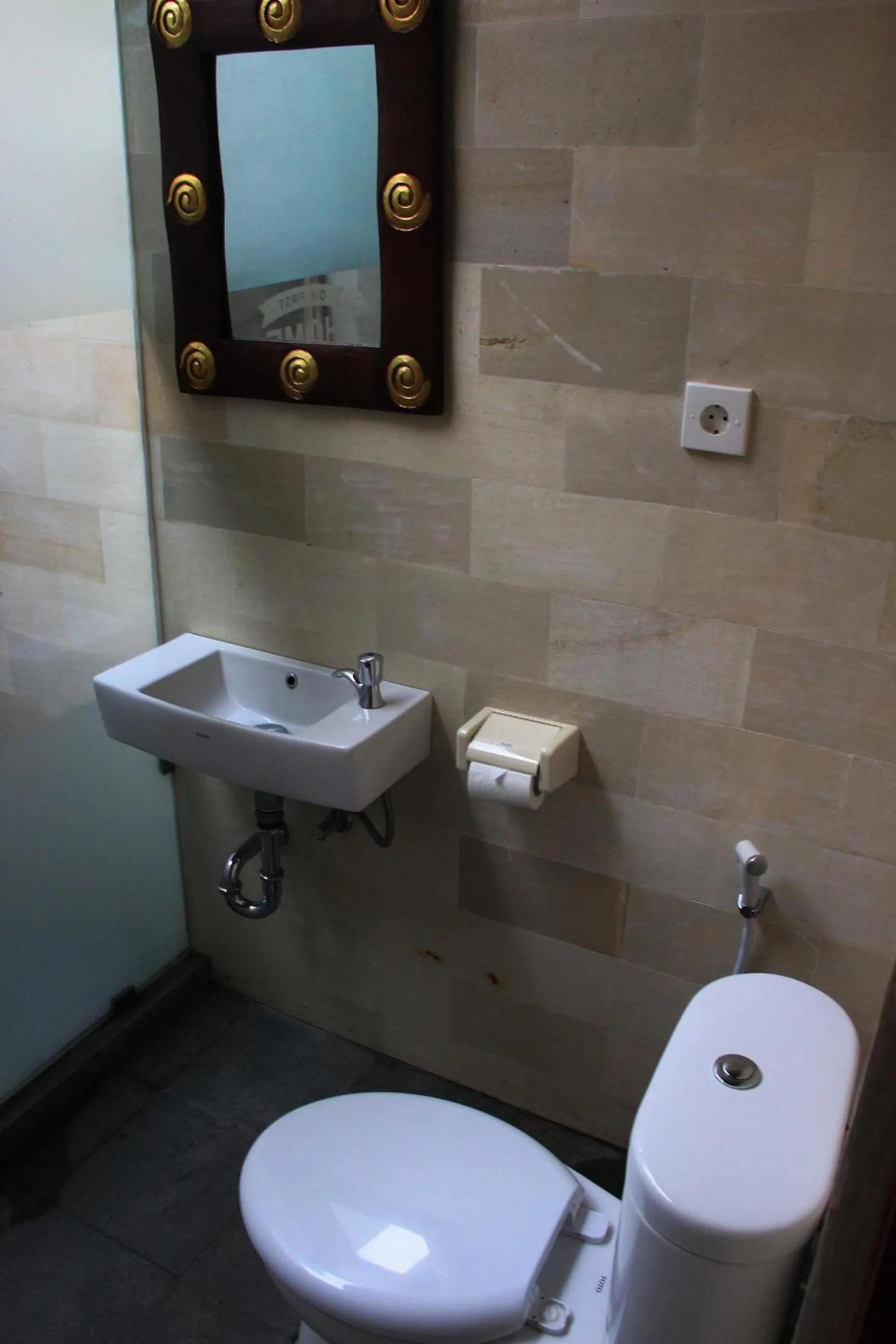 Toilet in Louto Dmell Villa & Deluxe