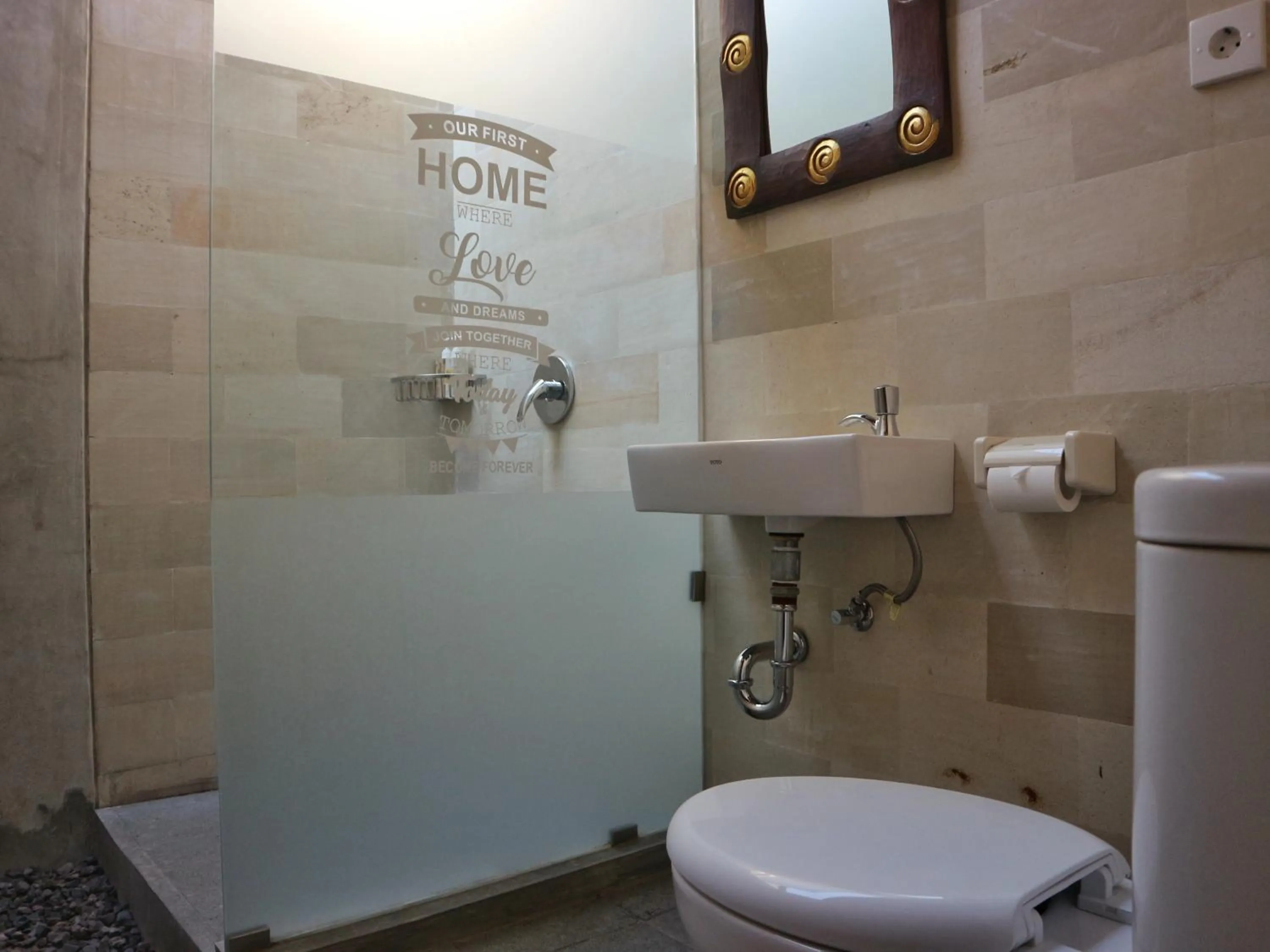 Shower in Louto Dmell Villa & Deluxe