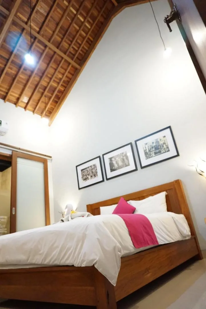 Decorative detail, Bed in Louto Dmell Villa & Deluxe