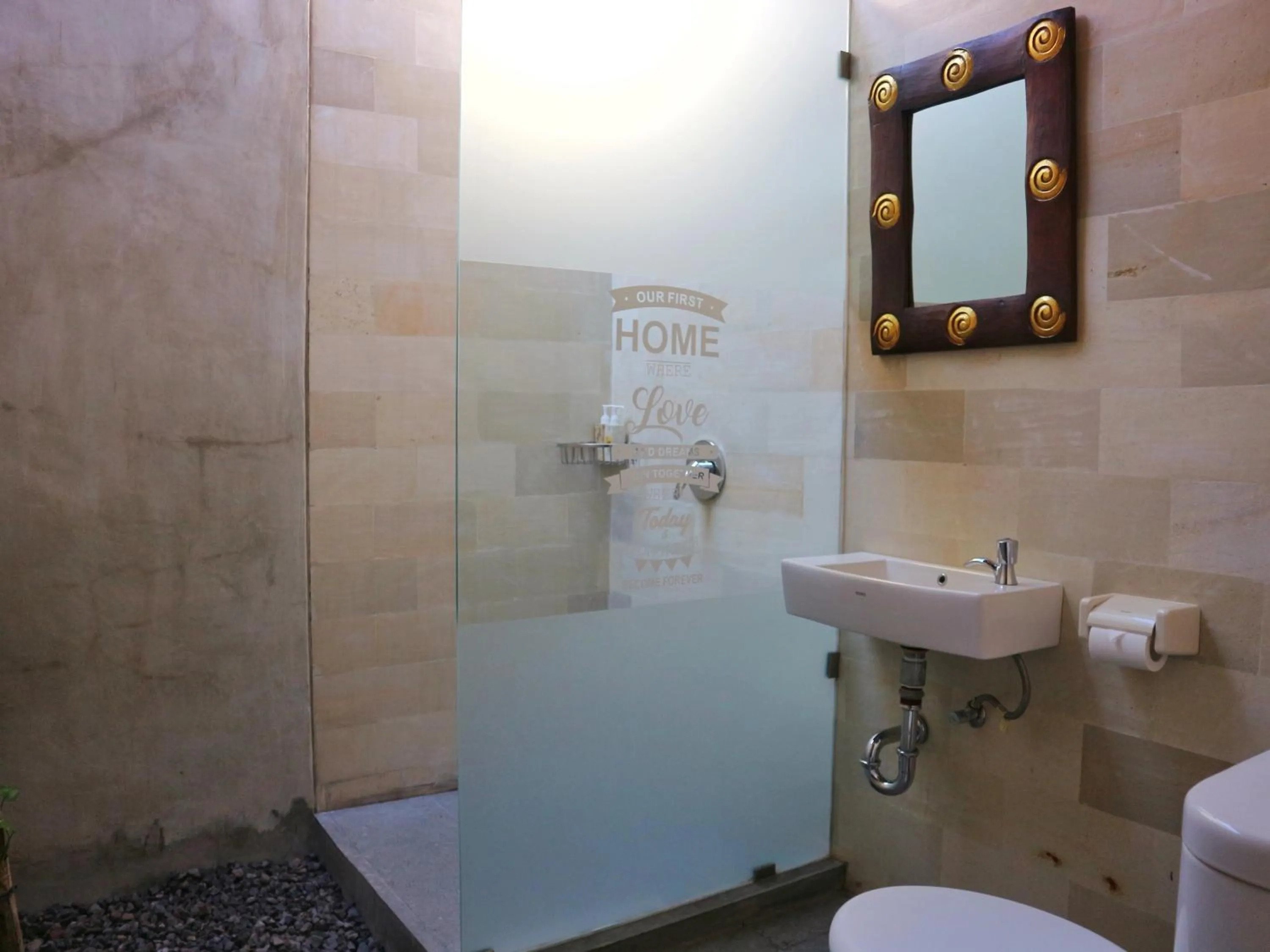 Shower in Louto Dmell Villa & Deluxe