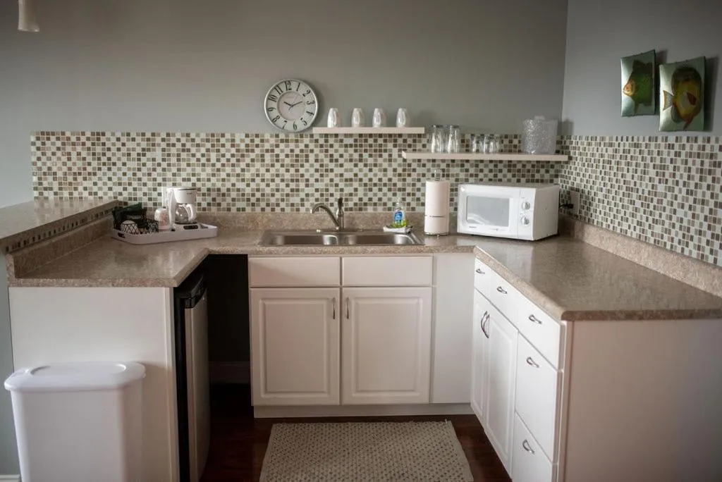 Kitchen or kitchenette in Fountainview Inn