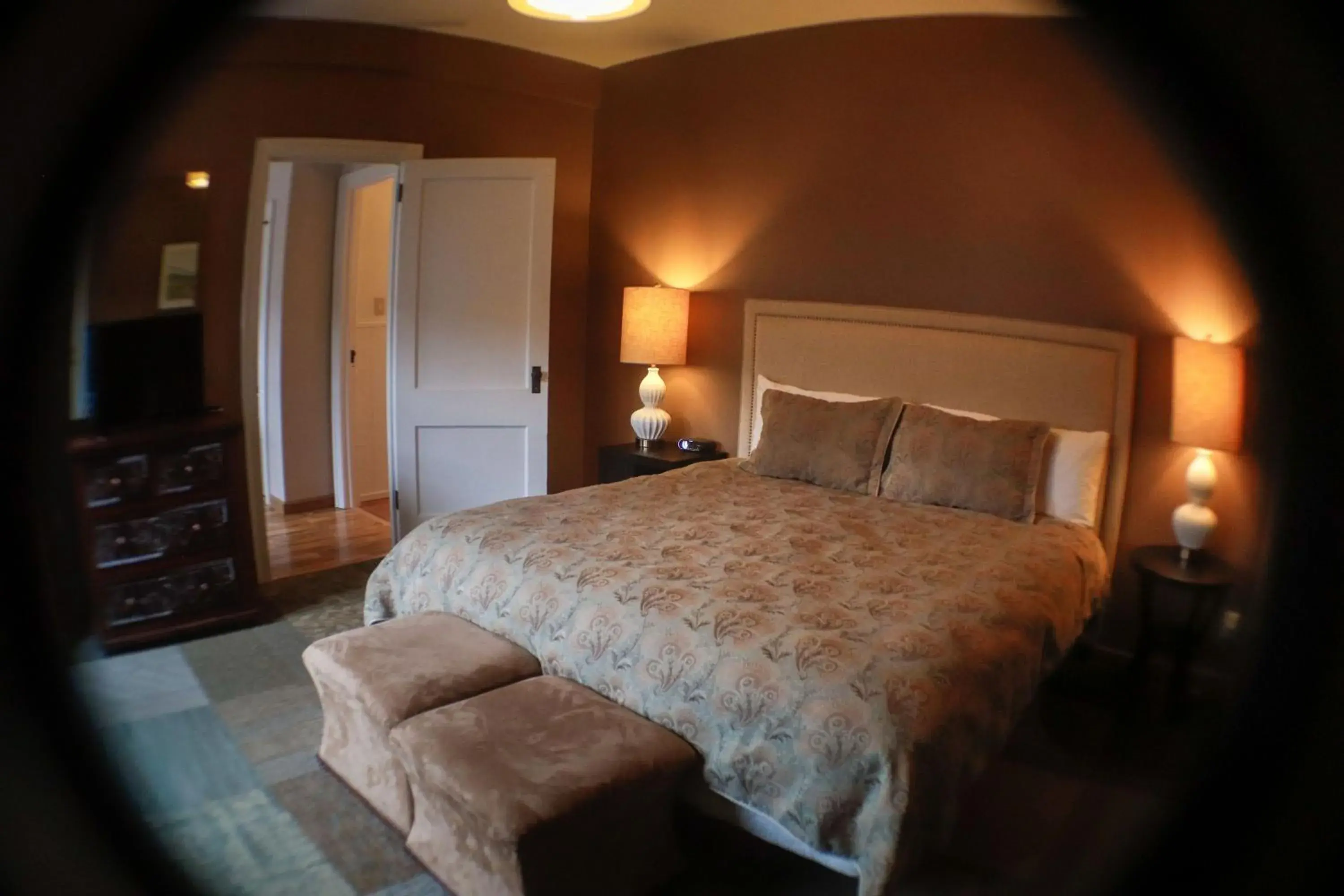 Deluxe King Suite in Fountainview Inn Deluxe King Suite in Fountainview Inn