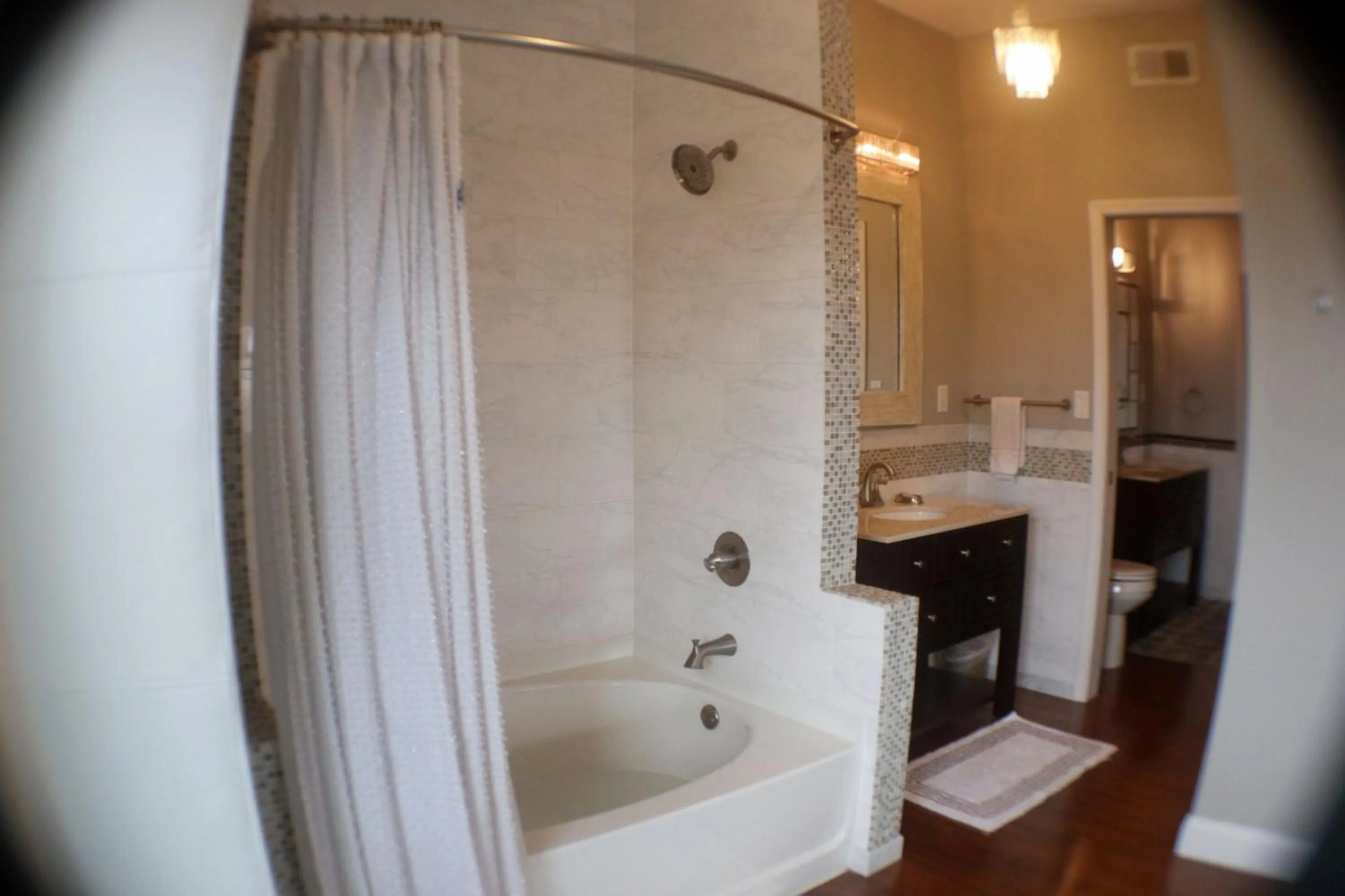 Shower in Fountainview Inn