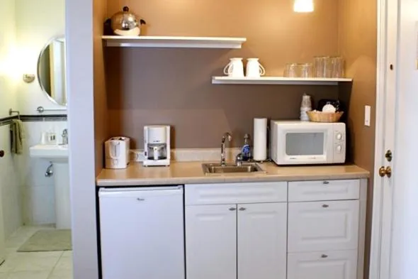 Kitchen or kitchenette in Fountainview Inn