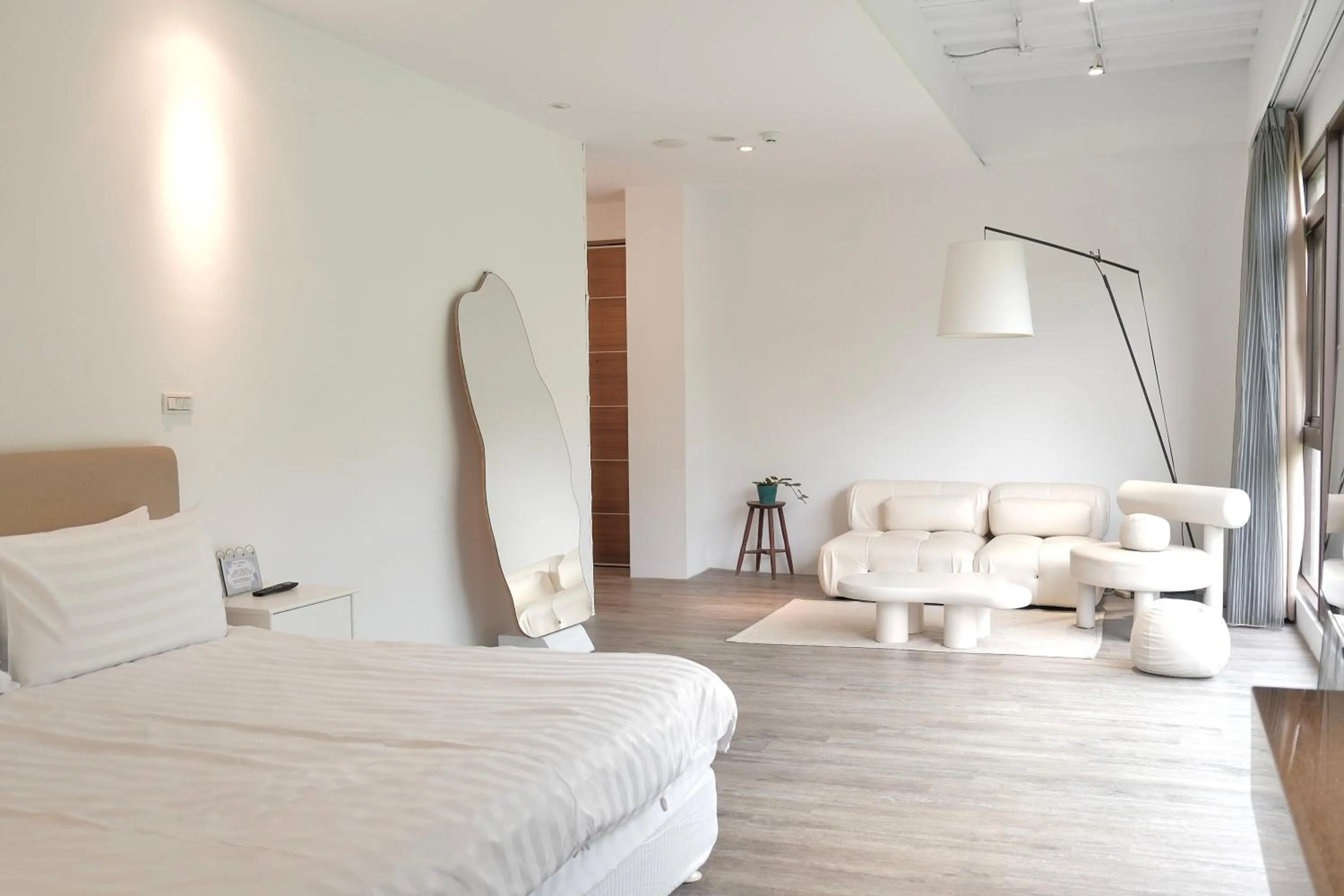 Photo of the whole room, Bed in 愛黏在一起設計師民宿 Lovers BNB