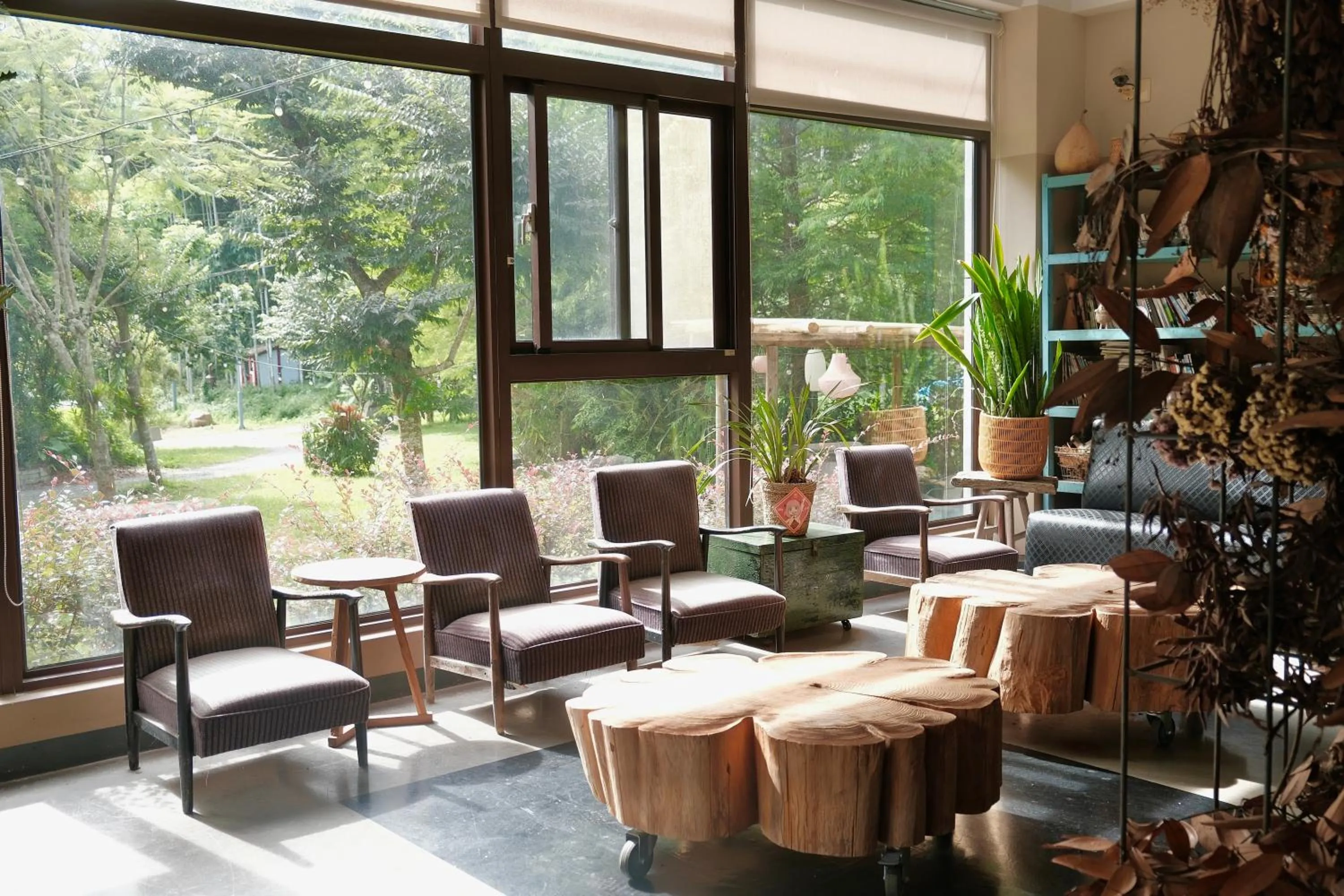 Property building in 愛黏在一起設計師民宿 Lovers BNB