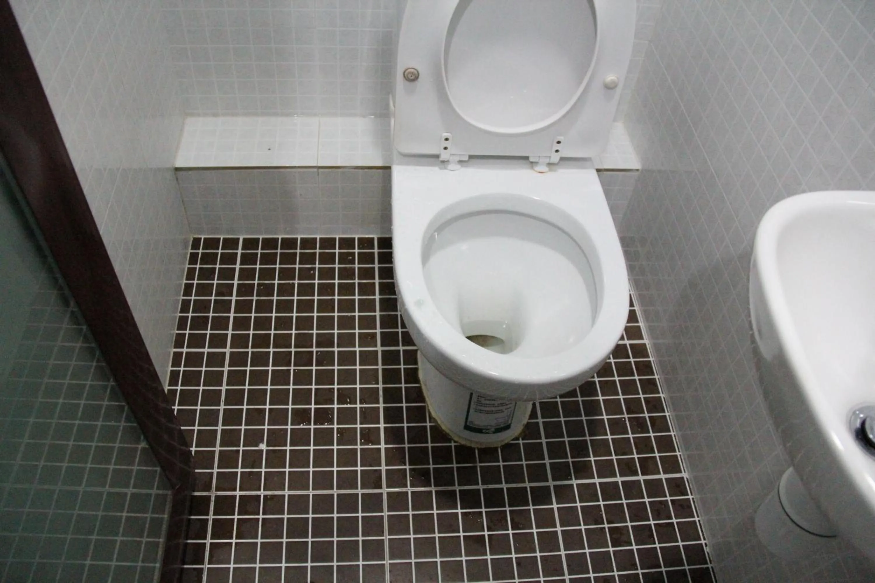 Bathroom in New Cosmos Hotel