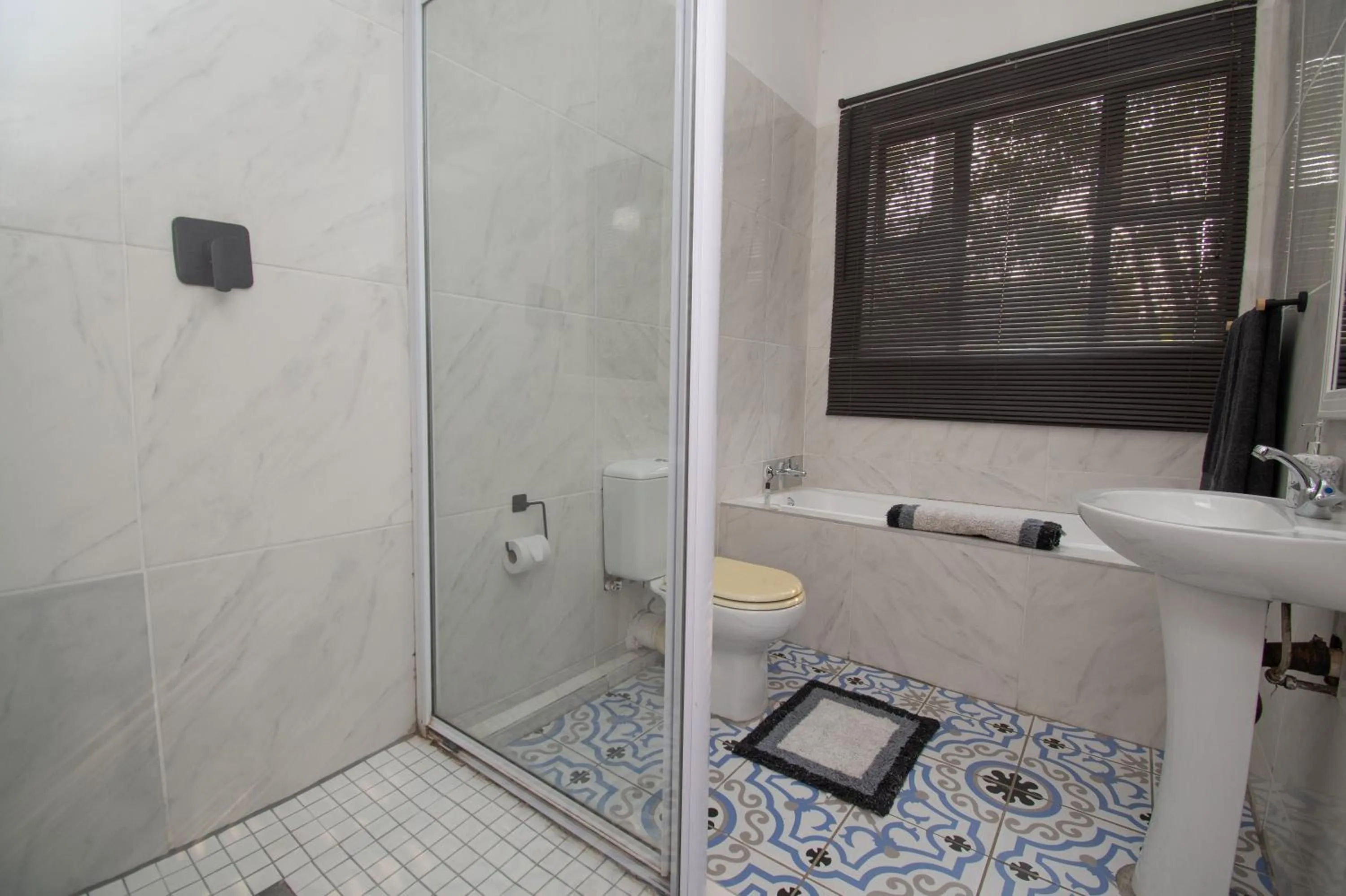 Shower in No 20 On the Beach Guesthouse