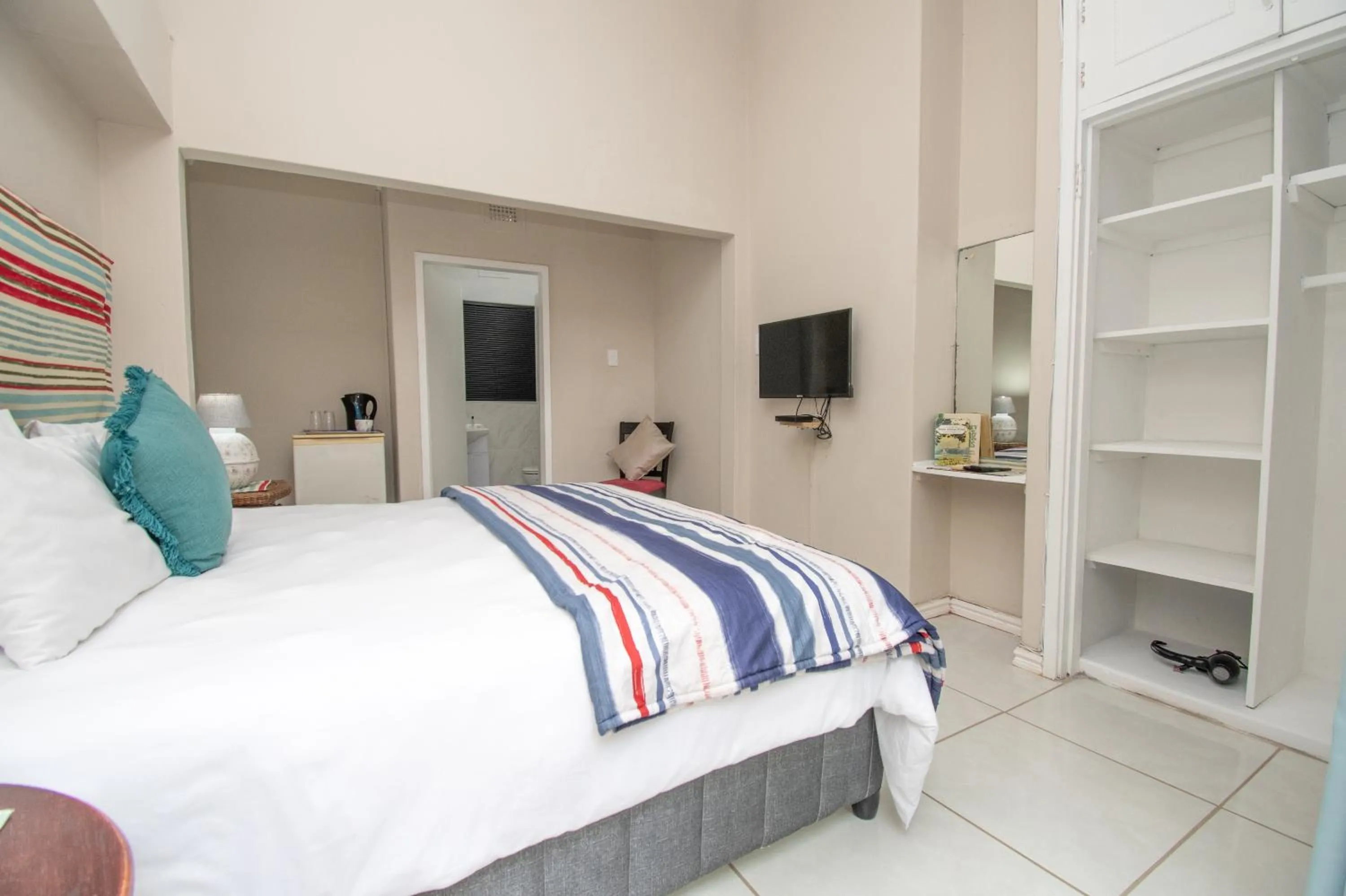 Bed in No 20 On the Beach Guesthouse