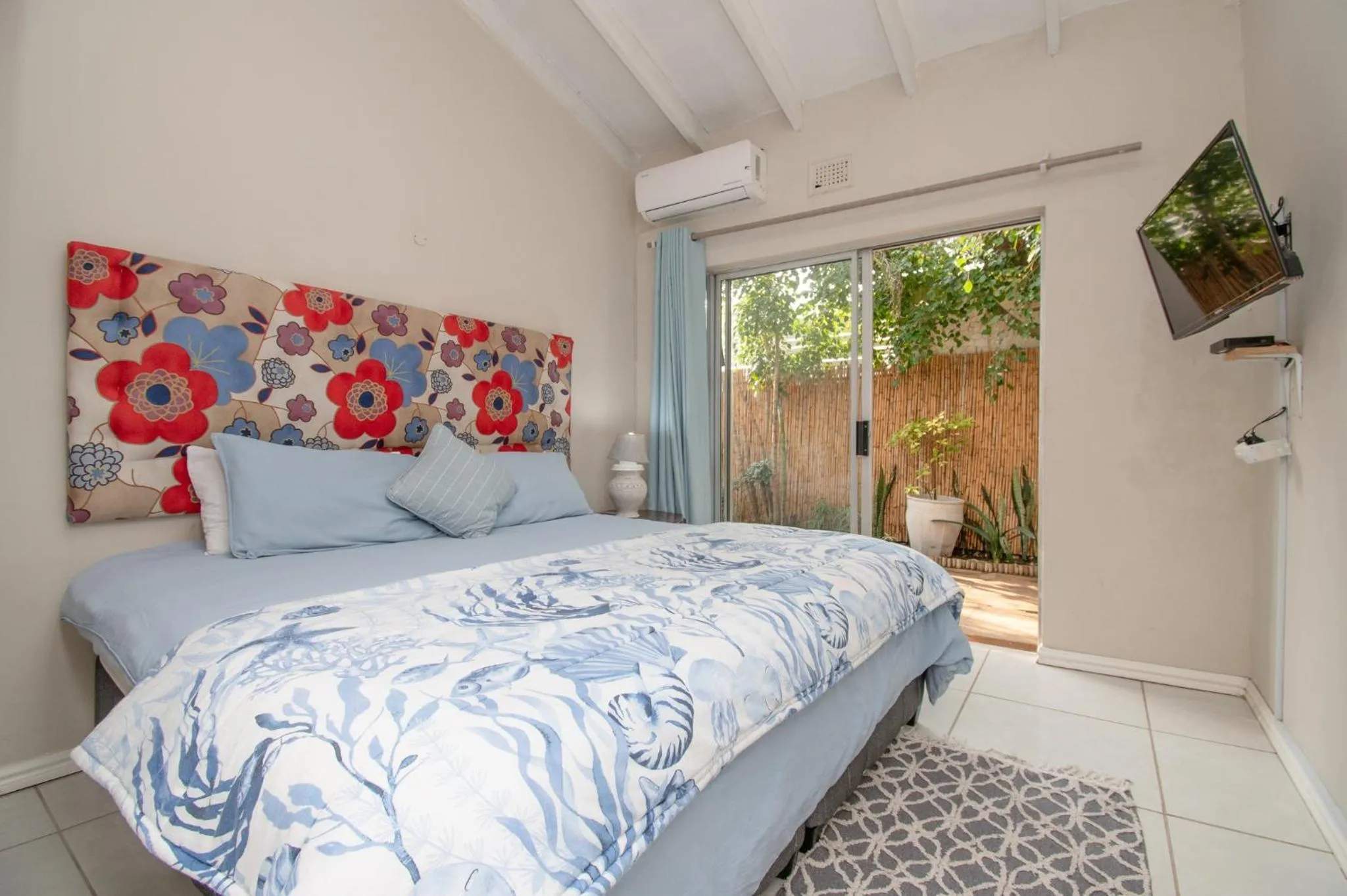 Bed in No 20 On the Beach Guesthouse