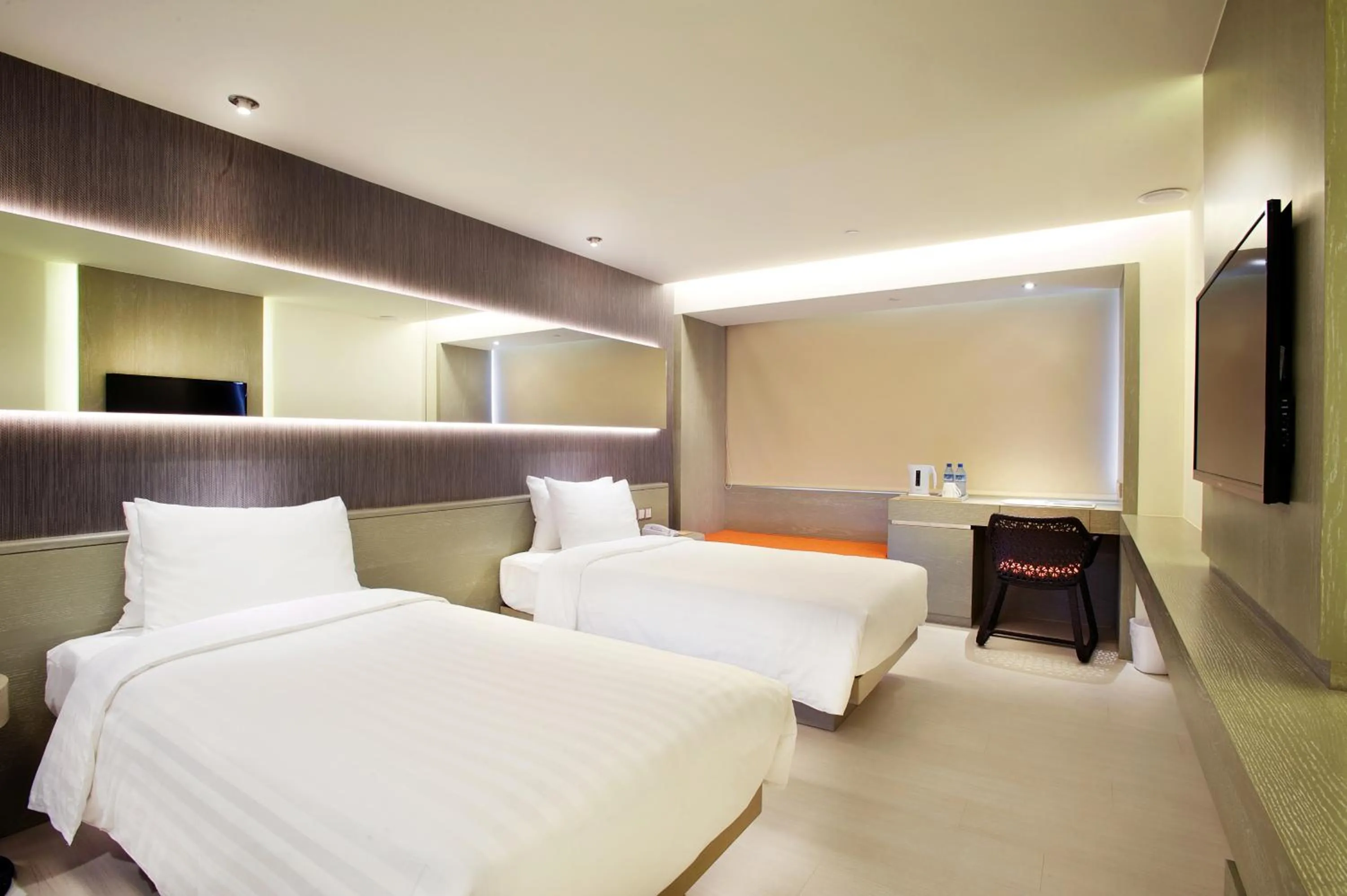 Photo of the whole room, Bed in Inhouse Hotel Yehliu