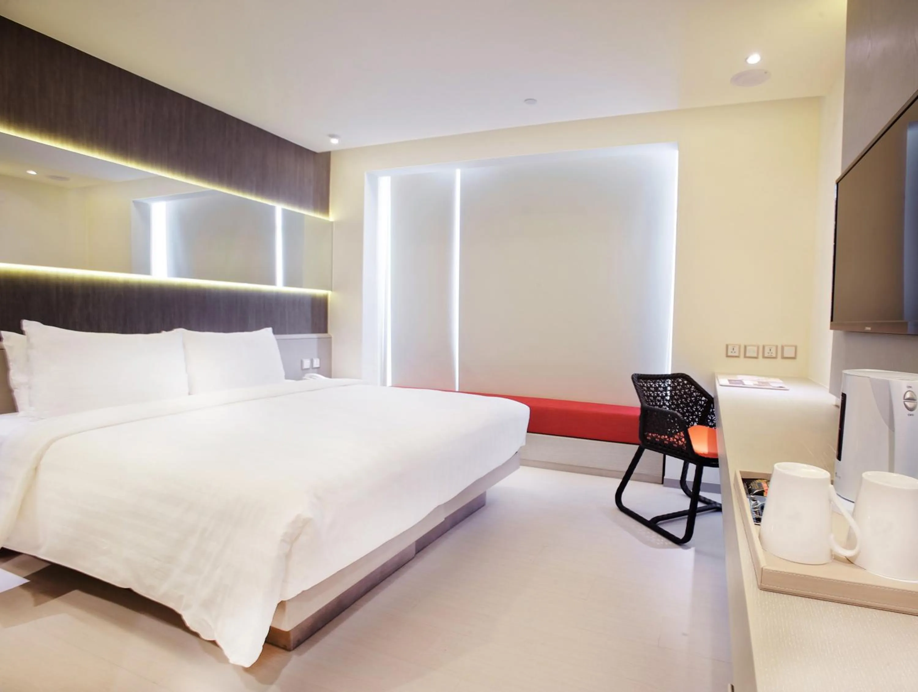Photo of the whole room, Bed in Inhouse Hotel Yehliu
