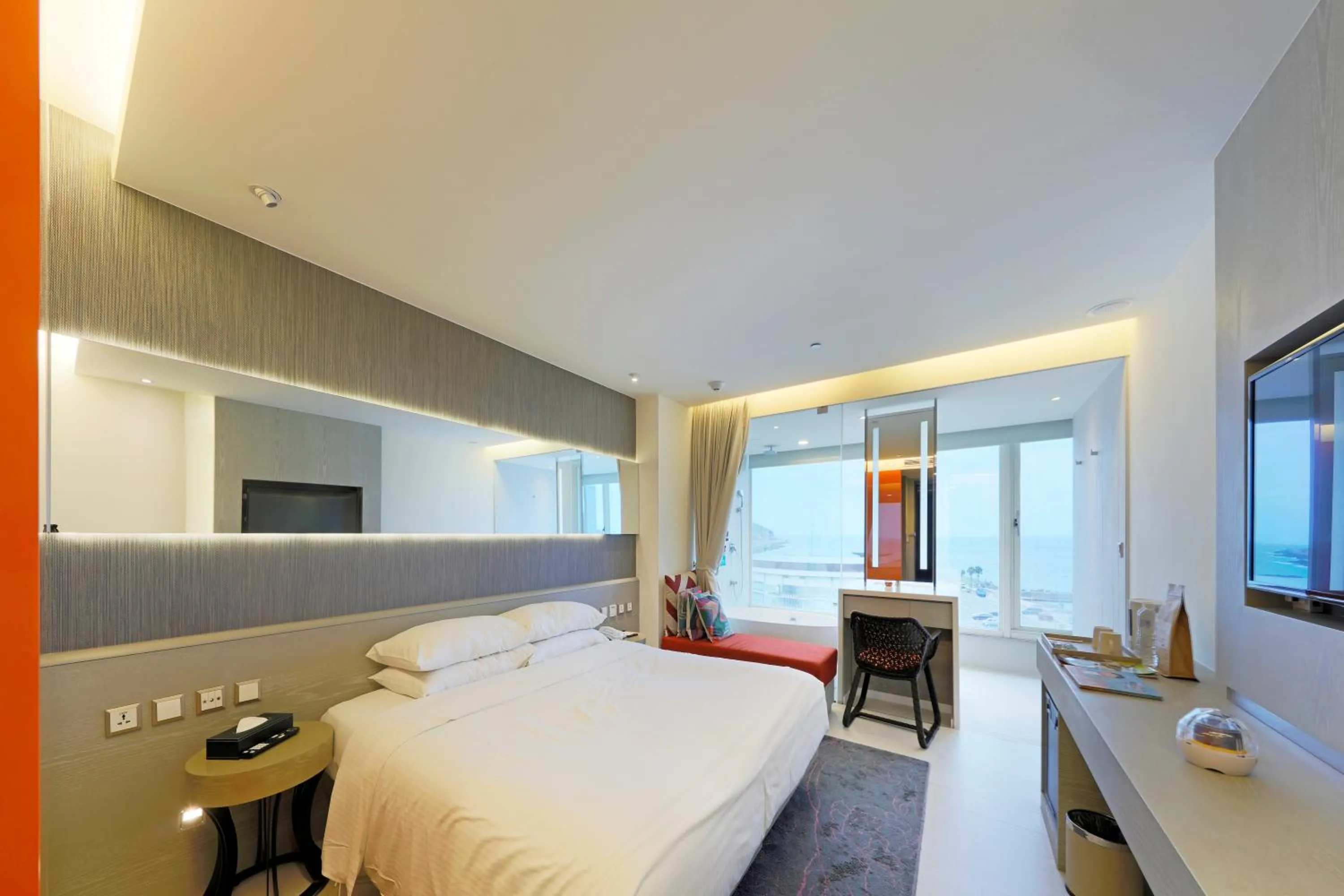 Photo of the whole room, Bed in Inhouse Hotel Yehliu