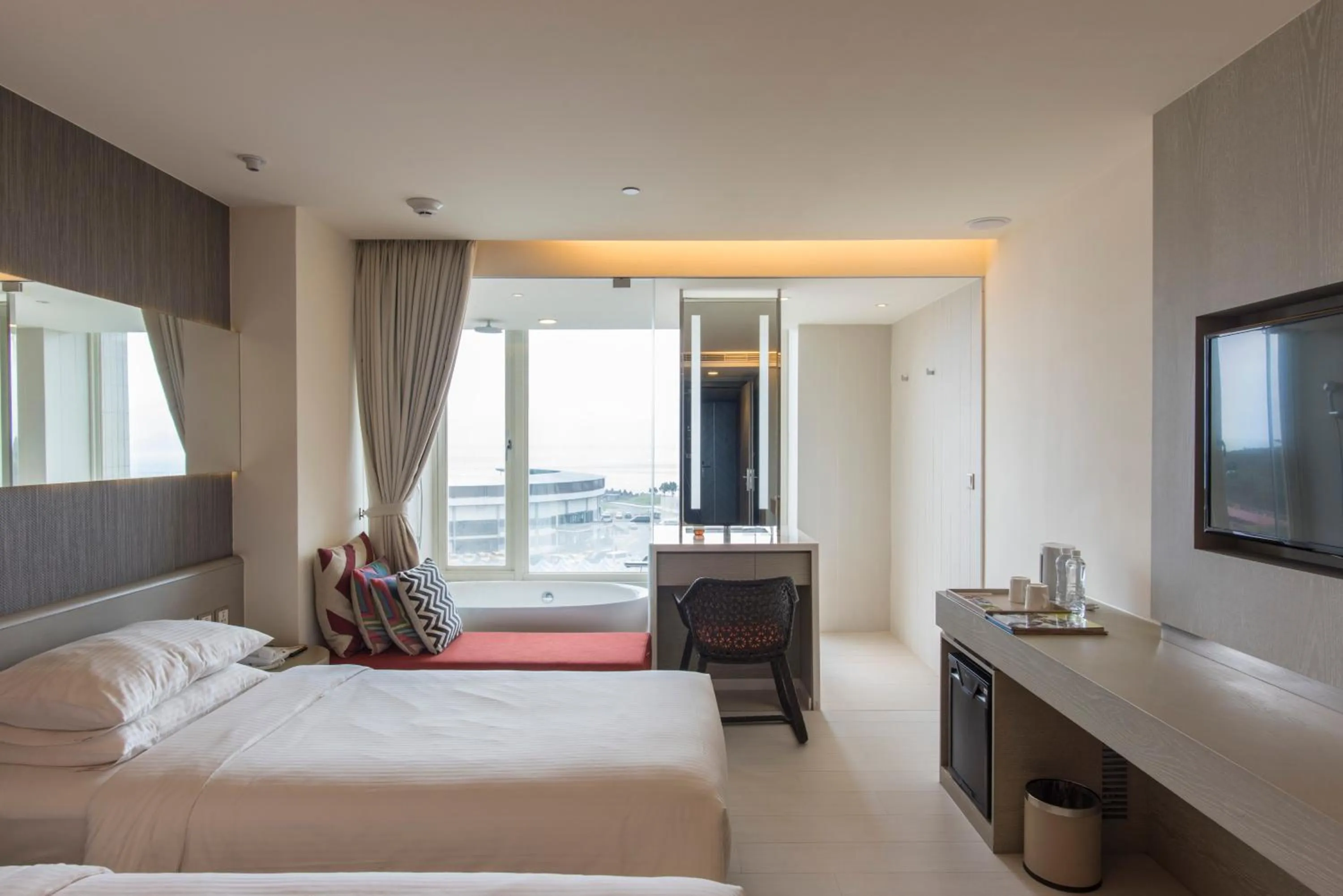 Photo of the whole room, Bed in Inhouse Hotel Yehliu