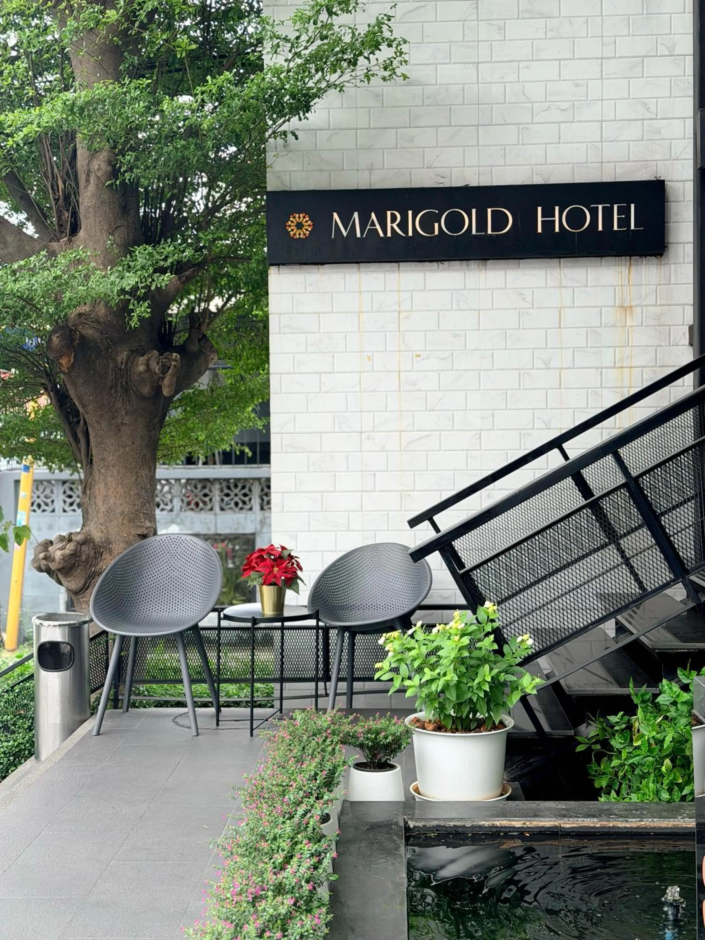 Marigold Sukhumvit - Free Shuttle to BTS Bearing Station