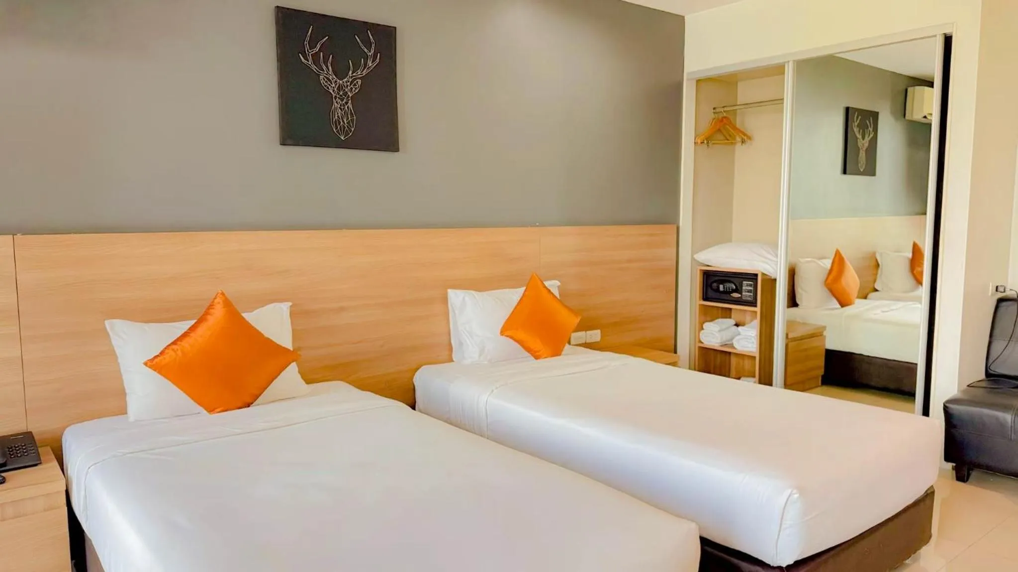 Bed in Marigold Sukhumvit - Free Shuttle to BTS Bearing Station