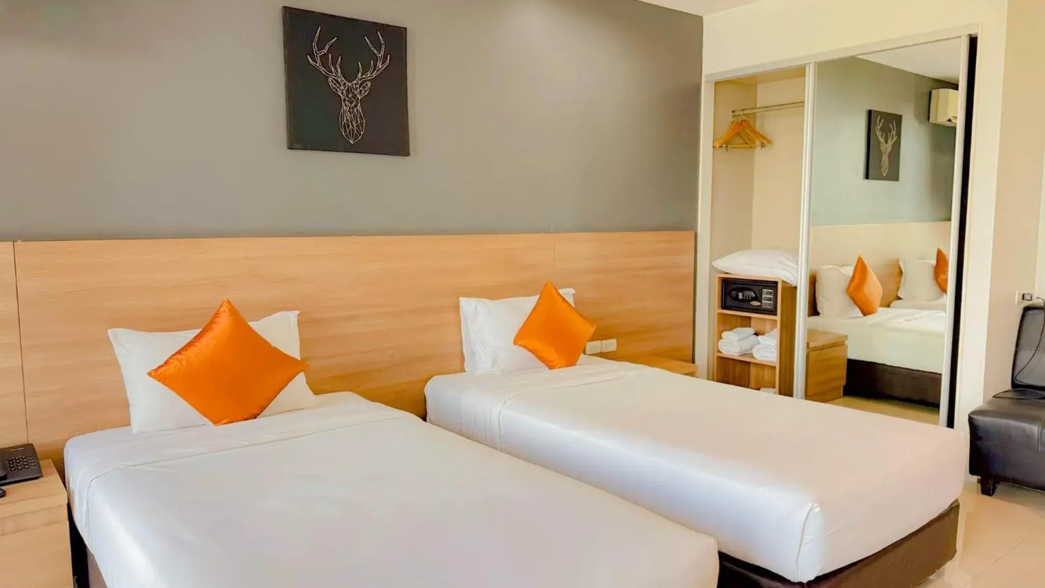 Twin Room in Marigold Sukhumvit - Free Shuttle to BTS Bearing Station Twin Room in Marigold Sukhumvit - Free Shuttle to BTS Bearing Station