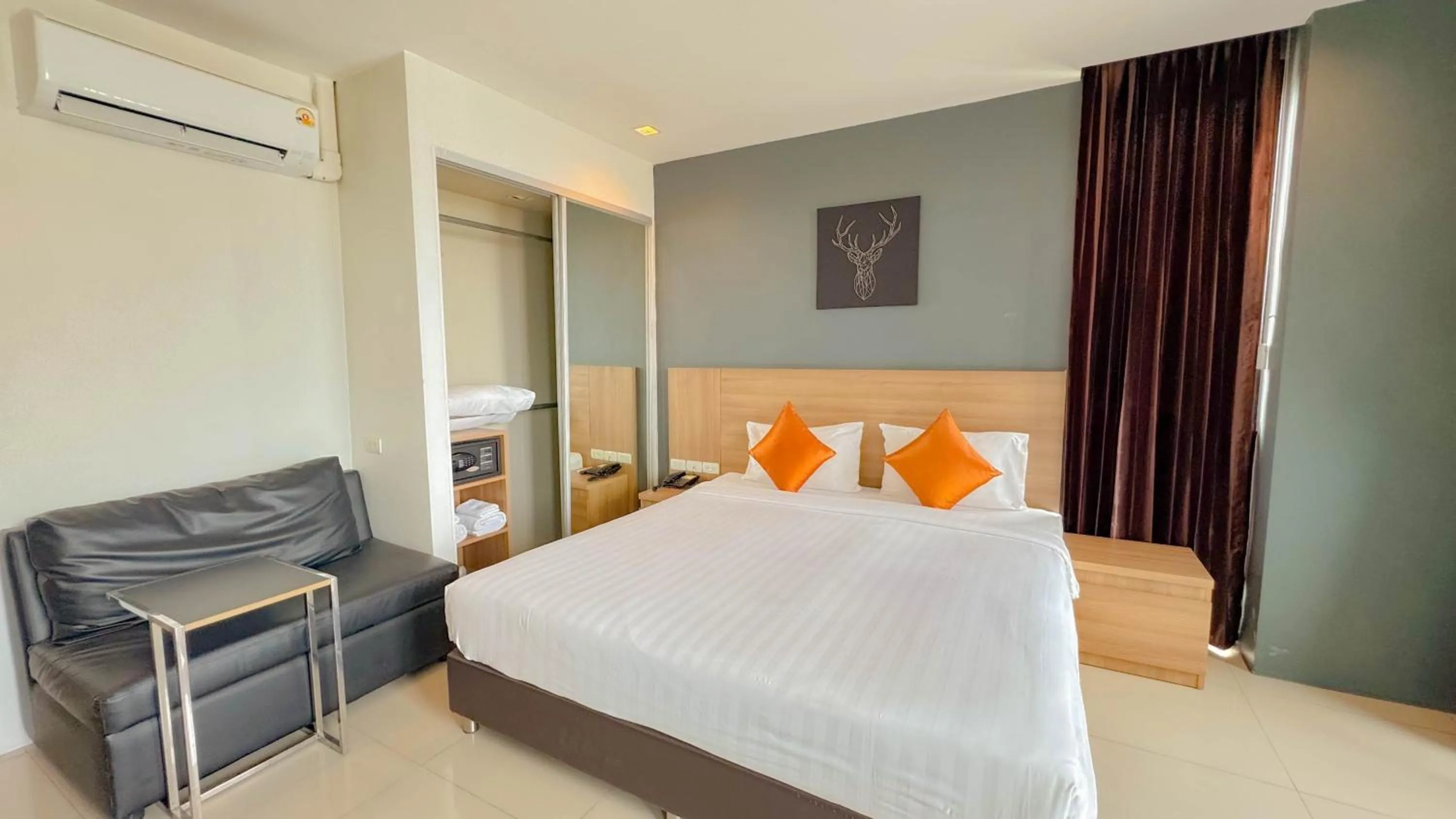 Bed in Marigold Sukhumvit - Free Shuttle to BTS Bearing Station