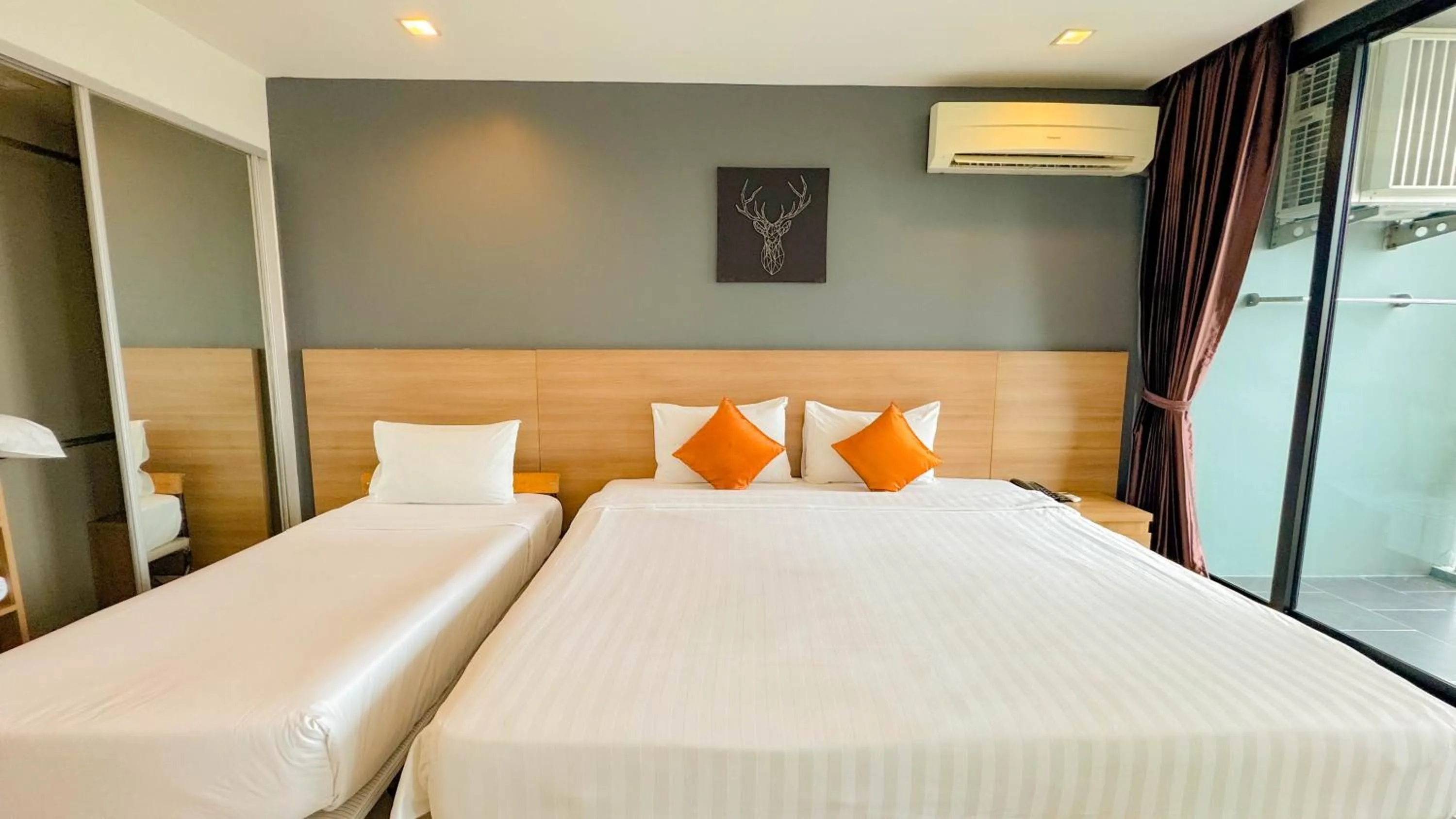 Bed in Marigold Sukhumvit - Free Shuttle to BTS Bearing Station