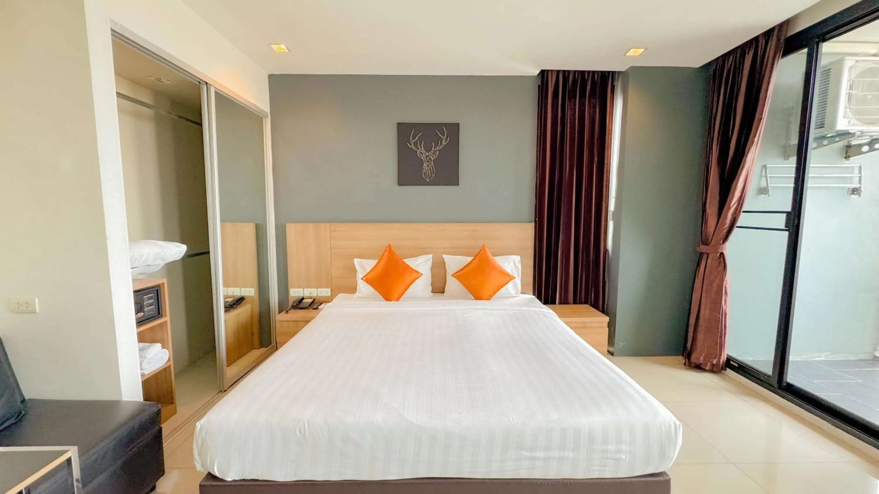 Bed in Marigold Sukhumvit - Free Shuttle to BTS Bearing Station