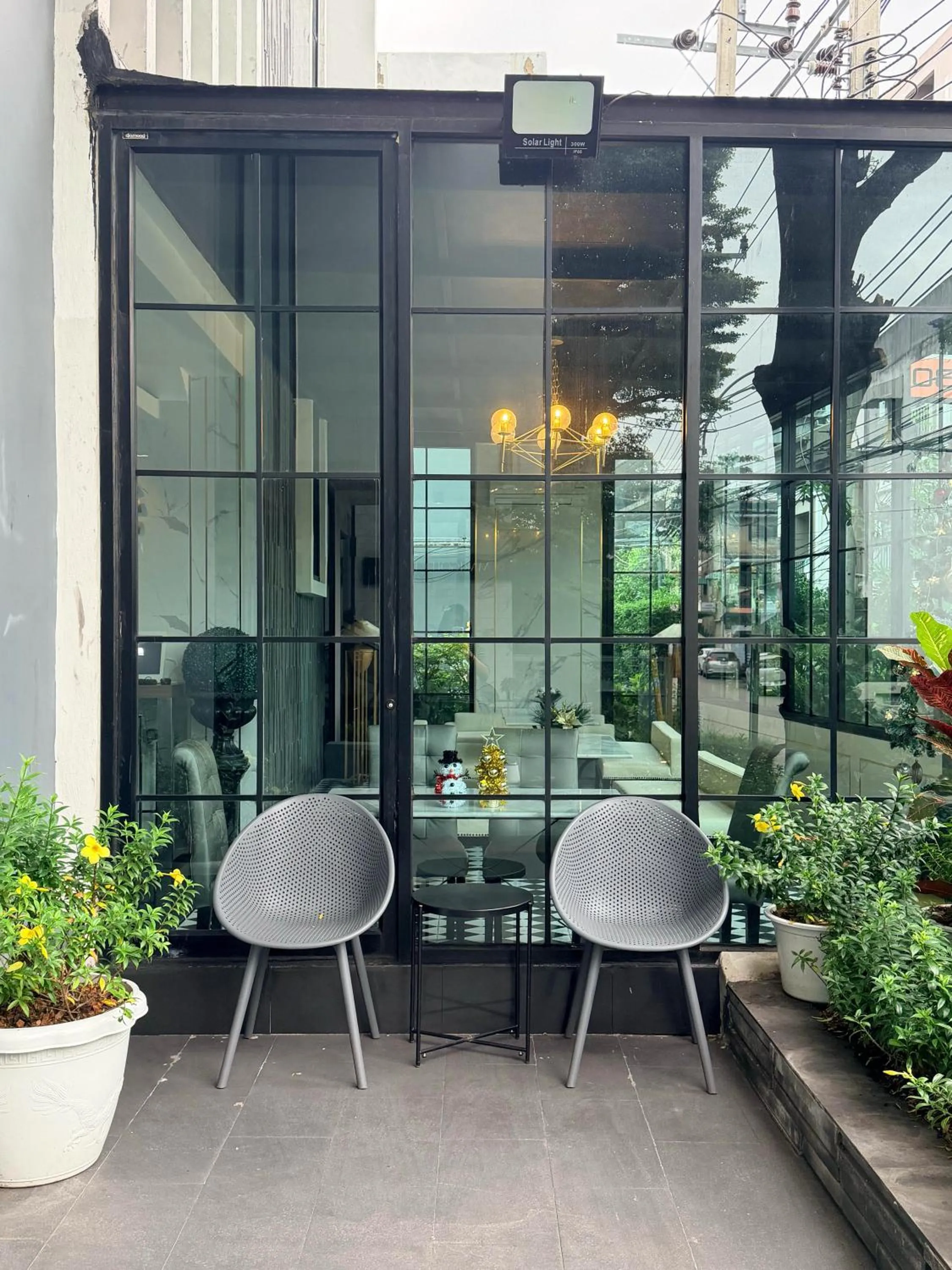 Marigold Sukhumvit - Free Shuttle to BTS Bearing Station