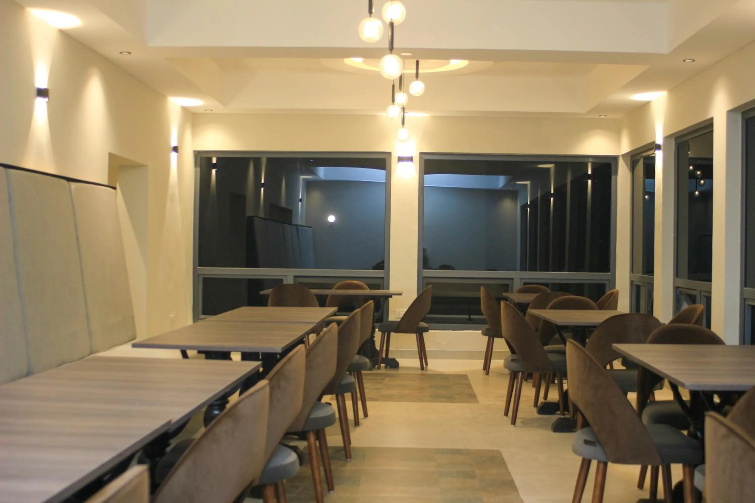 Restaurant/places to eat in Ivory Park Hotel - Safari Waterworld