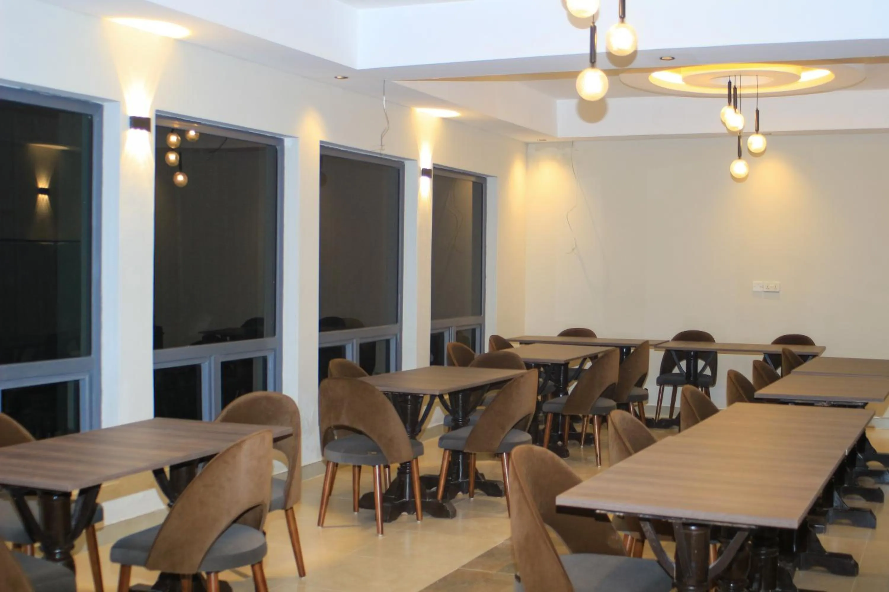 Restaurant/places to eat in Ivory Park Hotel - Safari Waterworld