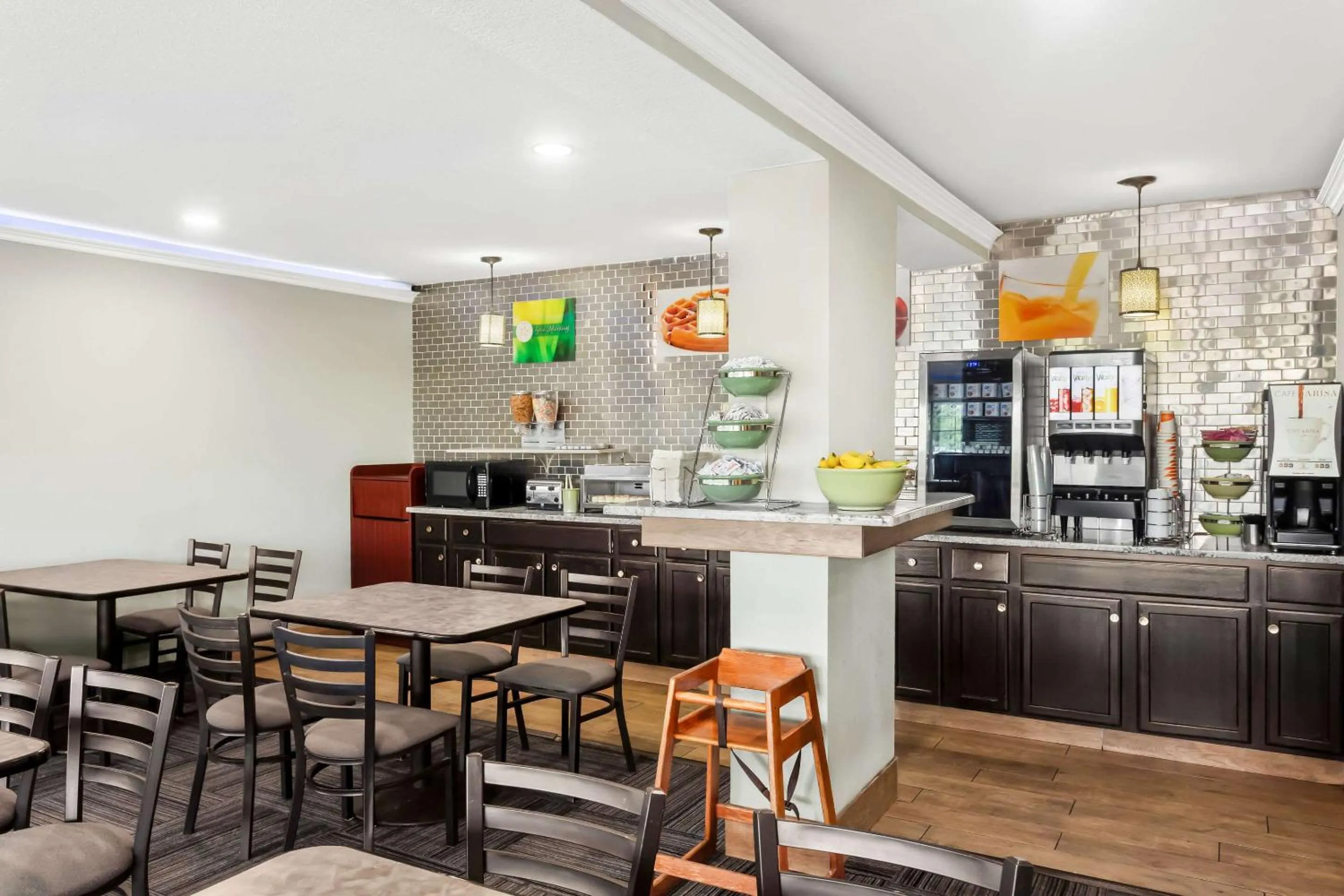 Breakfast in Econo Lodge Waynesboro - Skyline Drive