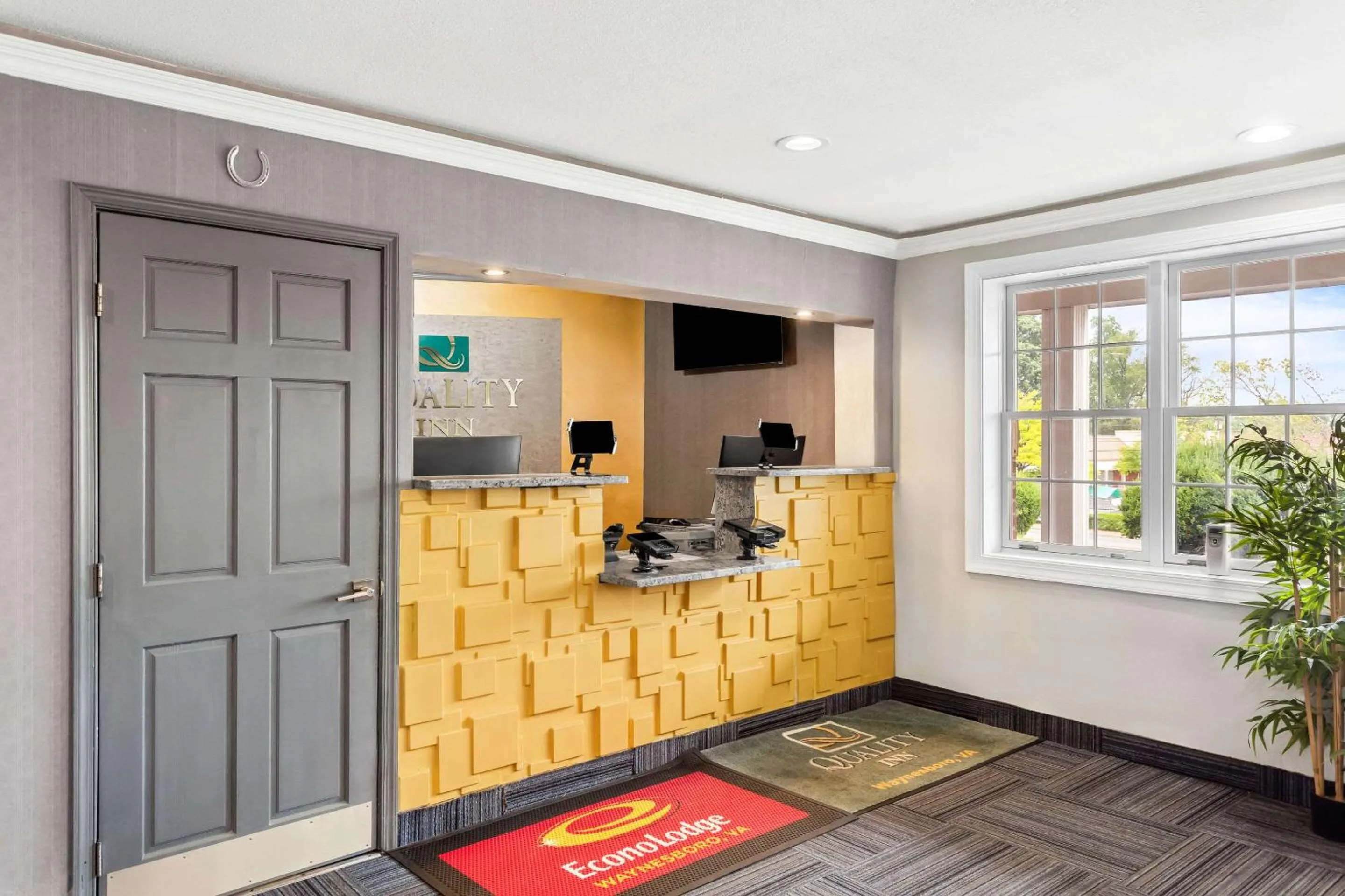 Lobby or reception in Econo Lodge Waynesboro - Skyline Drive