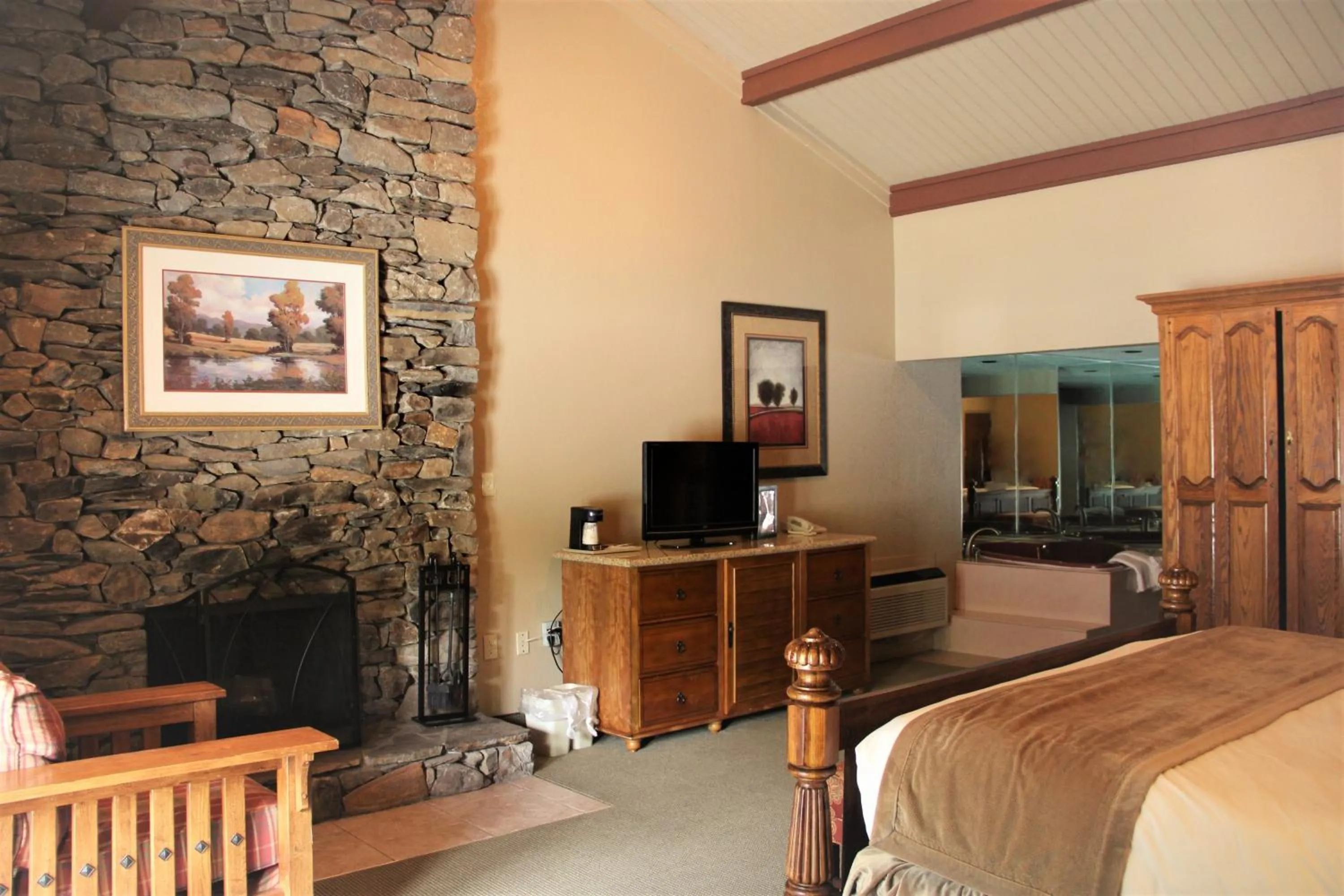 Bed in Fontana Village Resort & Marina