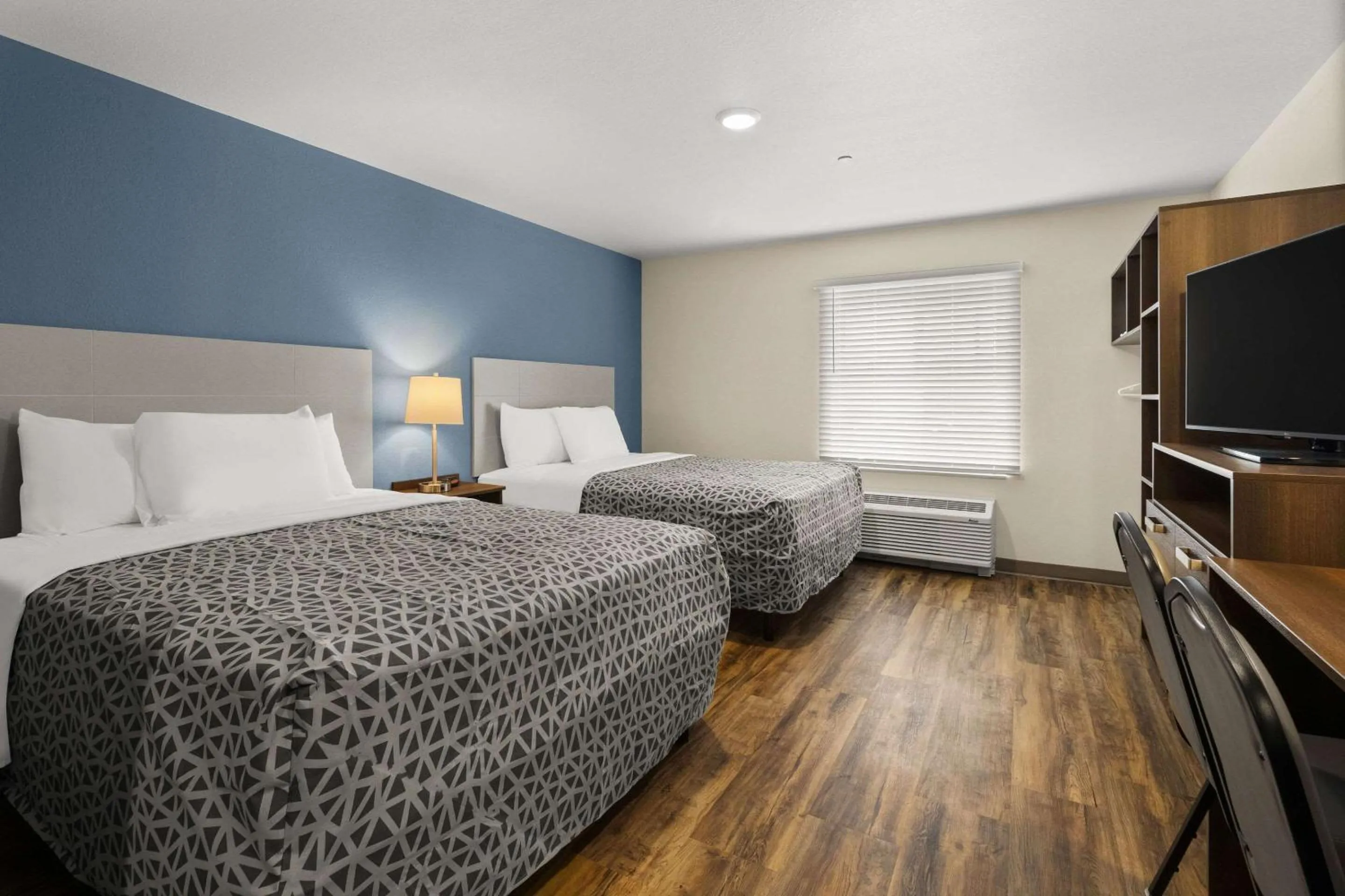 Bedroom, Bed in WoodSpring Suites Bowling Green I-65