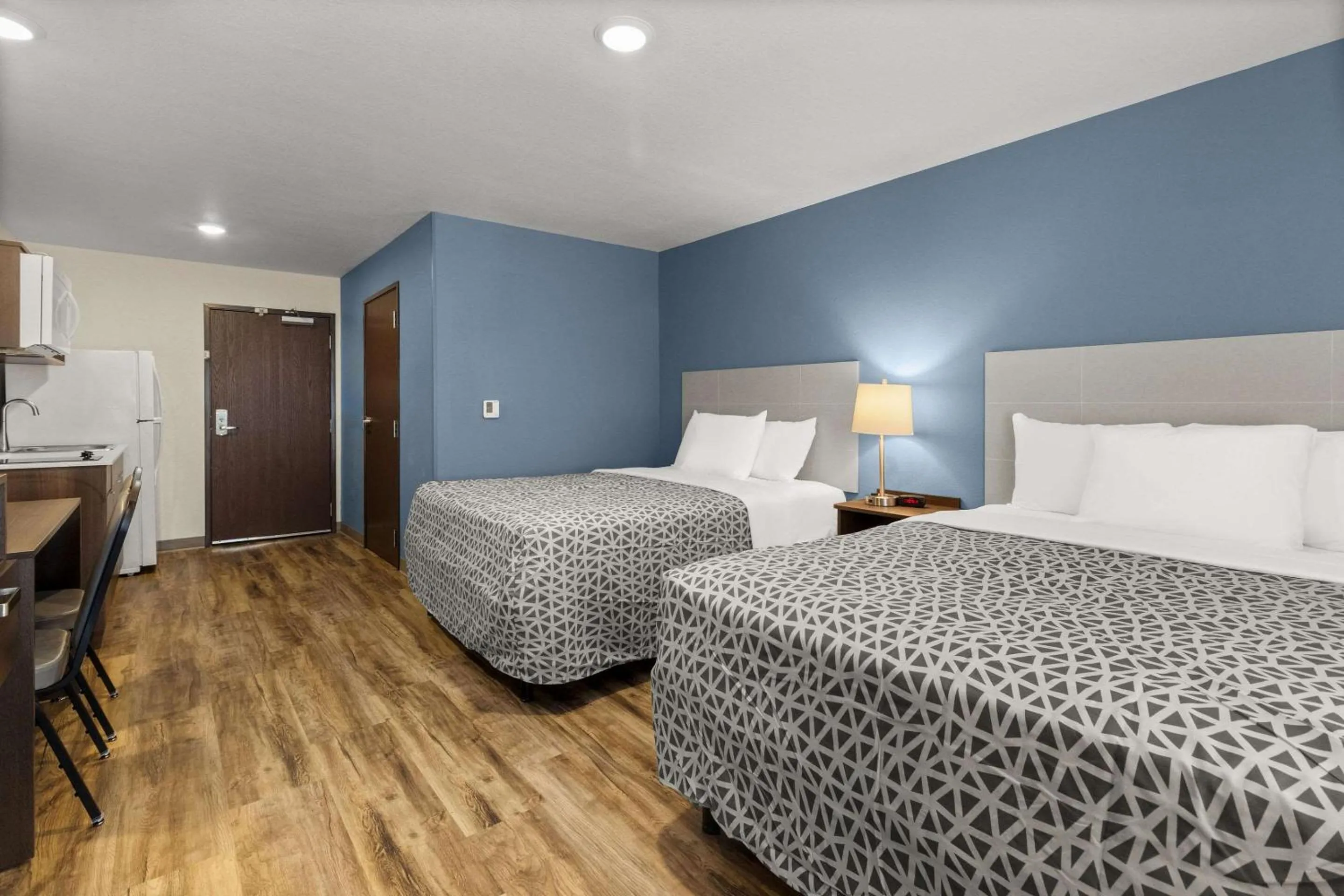 Bedroom, Bed in WoodSpring Suites Bowling Green I-65