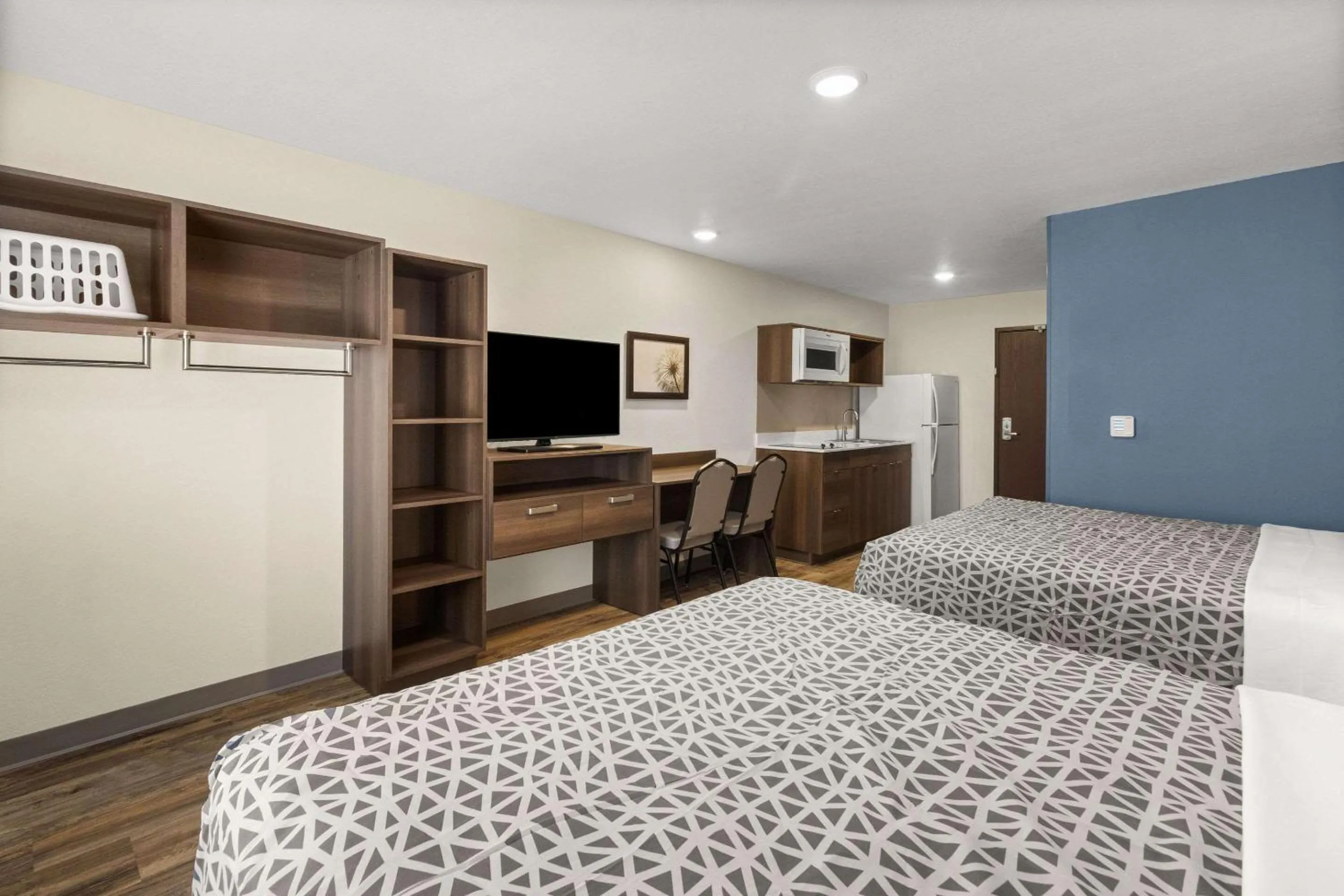 Bedroom, Bed in WoodSpring Suites Bowling Green I-65