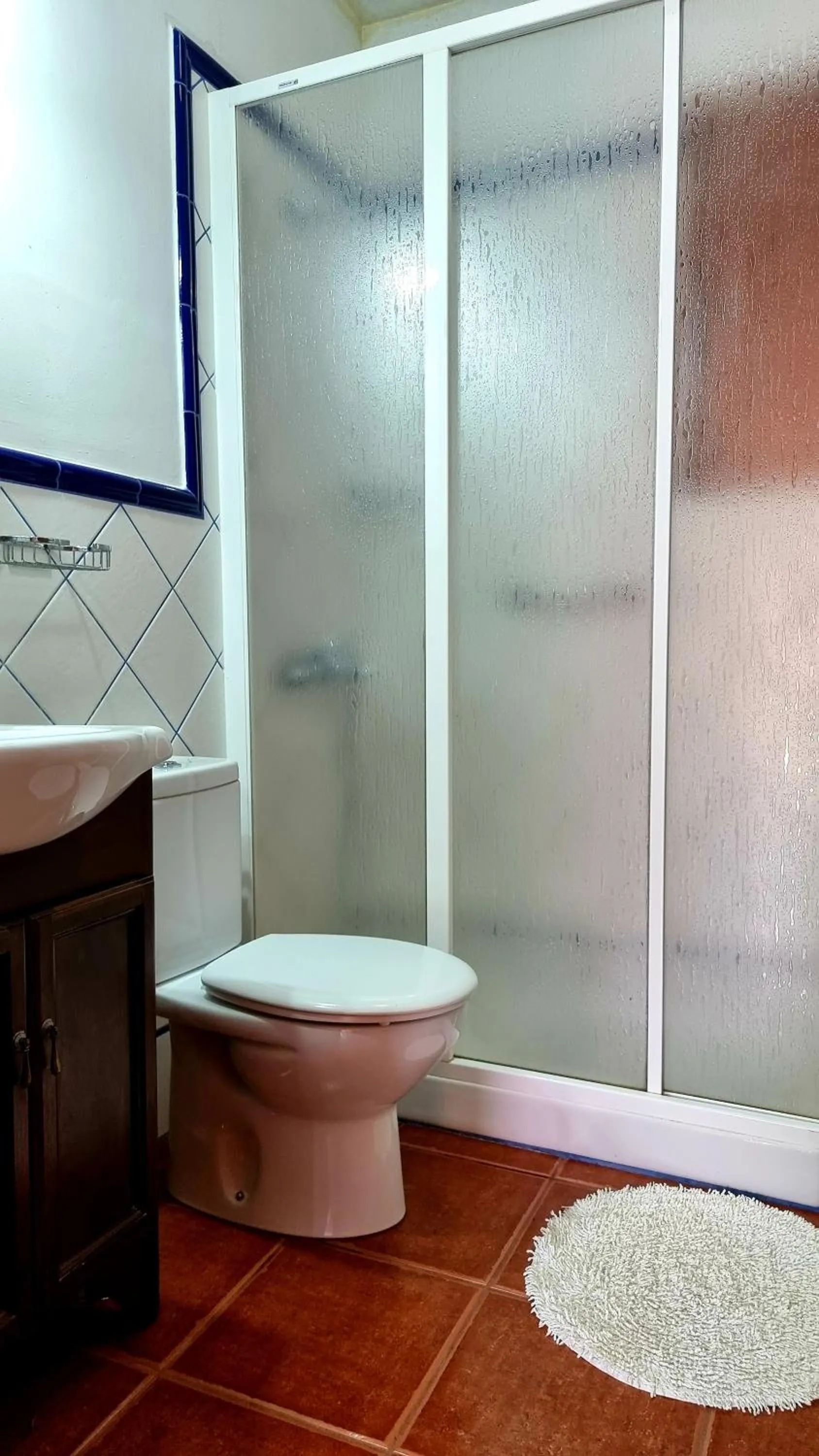 Bathroom in Neólida