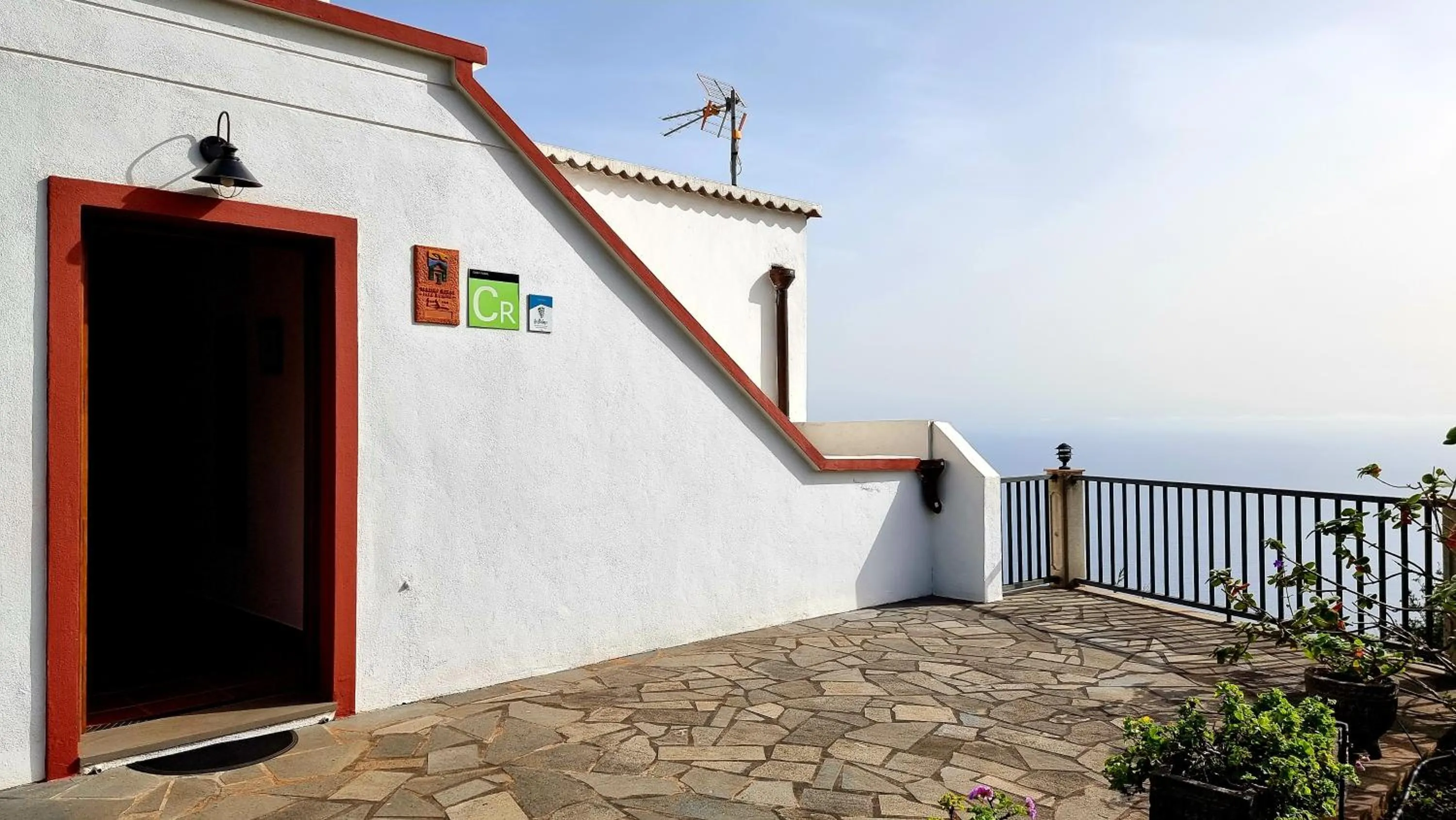 Facade/entrance in Neólida