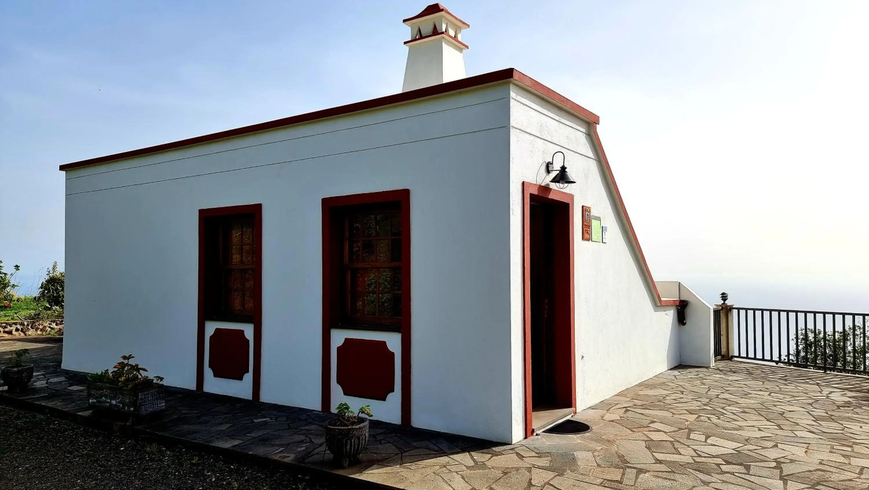 Facade/entrance in Neólida