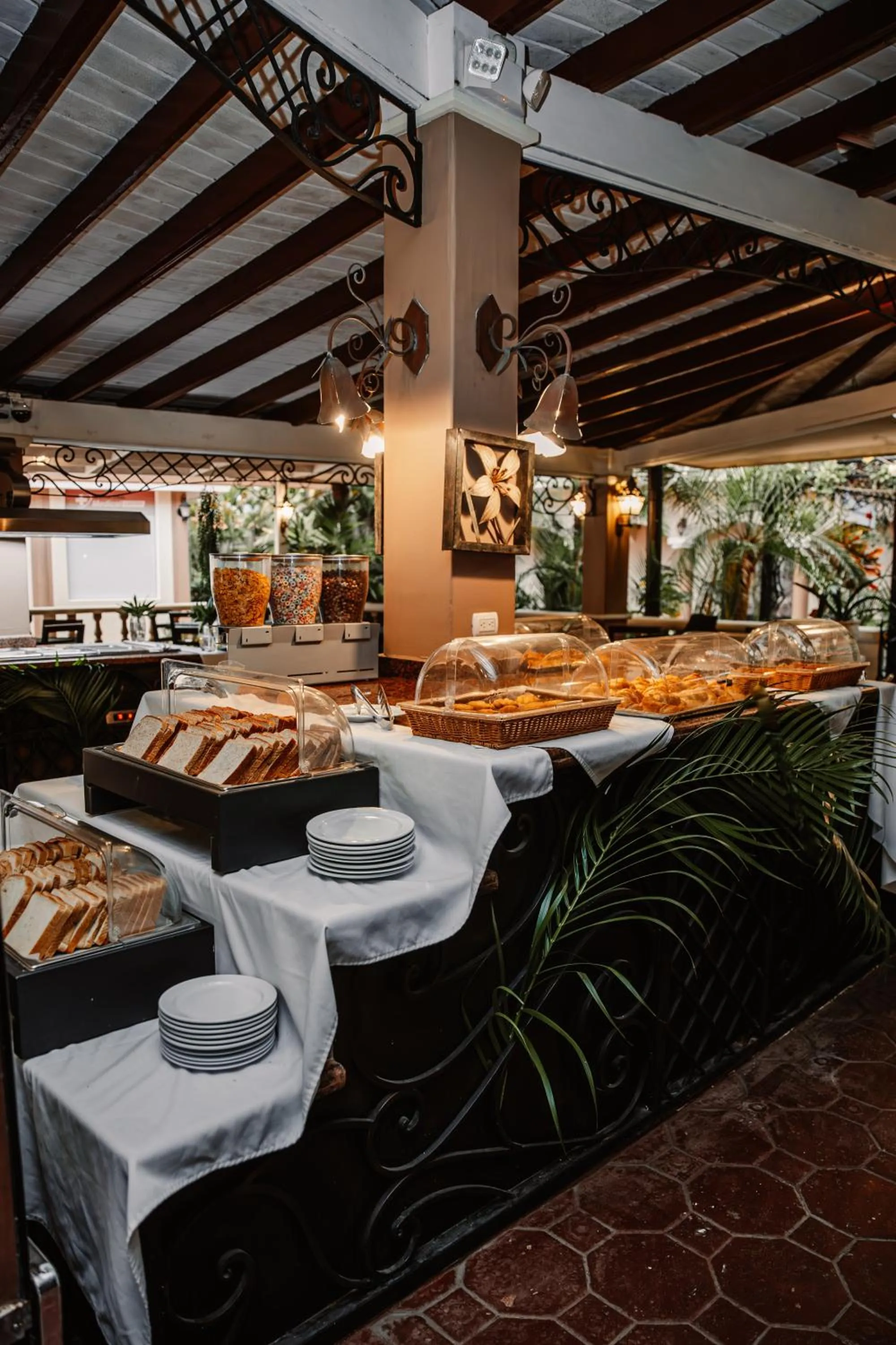 Buffet breakfast in Hotel Plaza Brisas