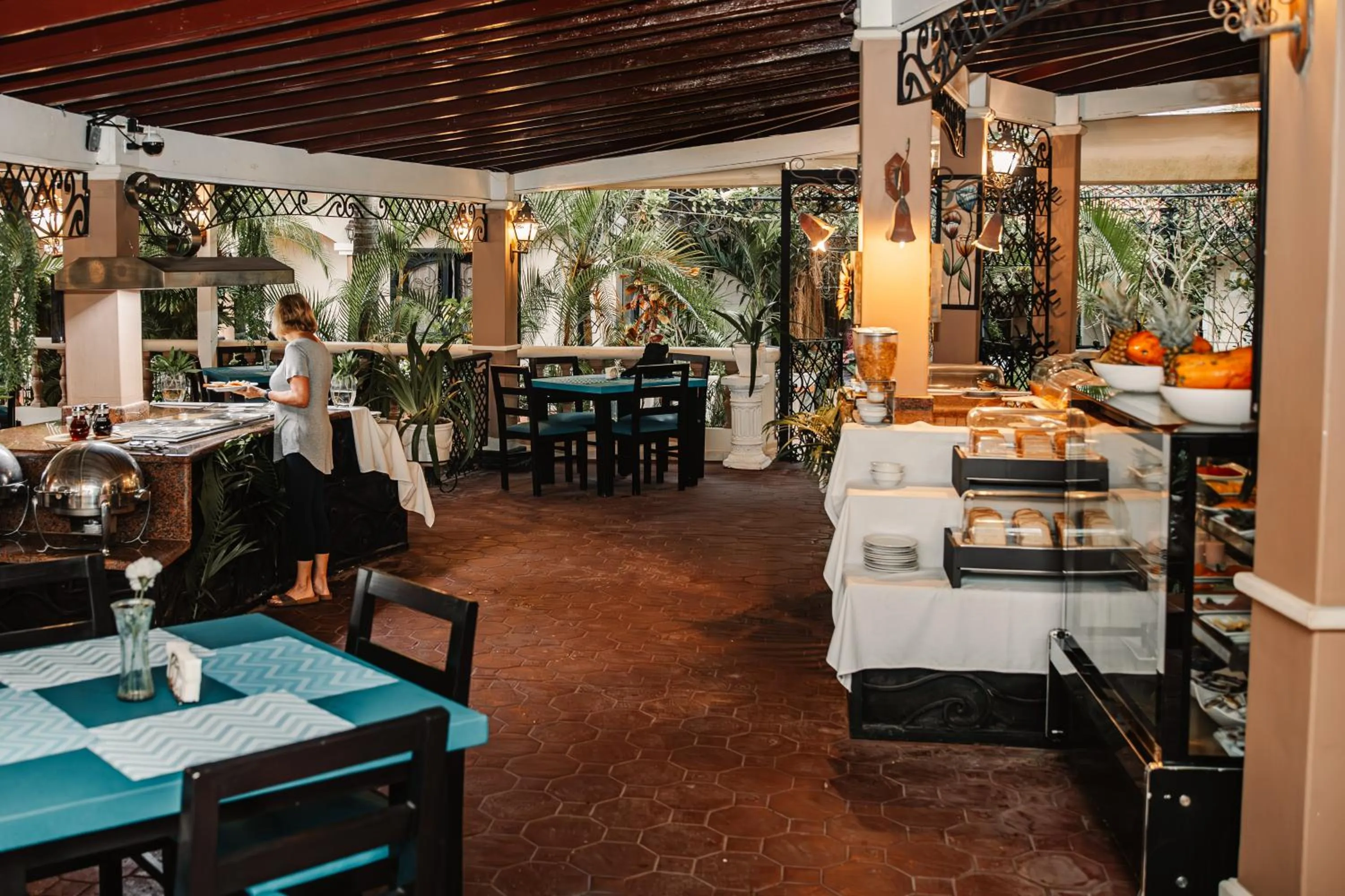 Buffet breakfast in Hotel Plaza Brisas