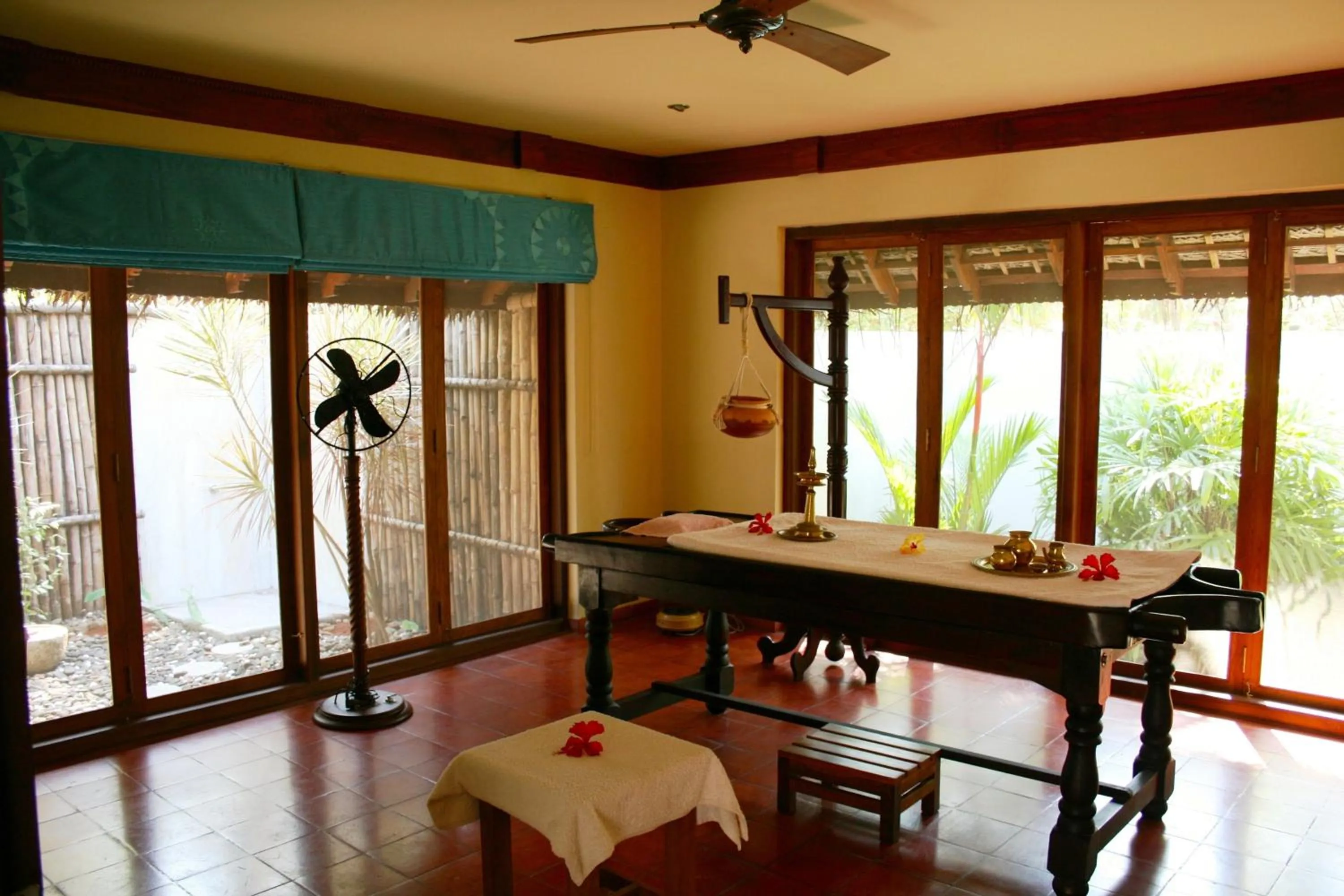 Massage in Neeleshwar Hermitage